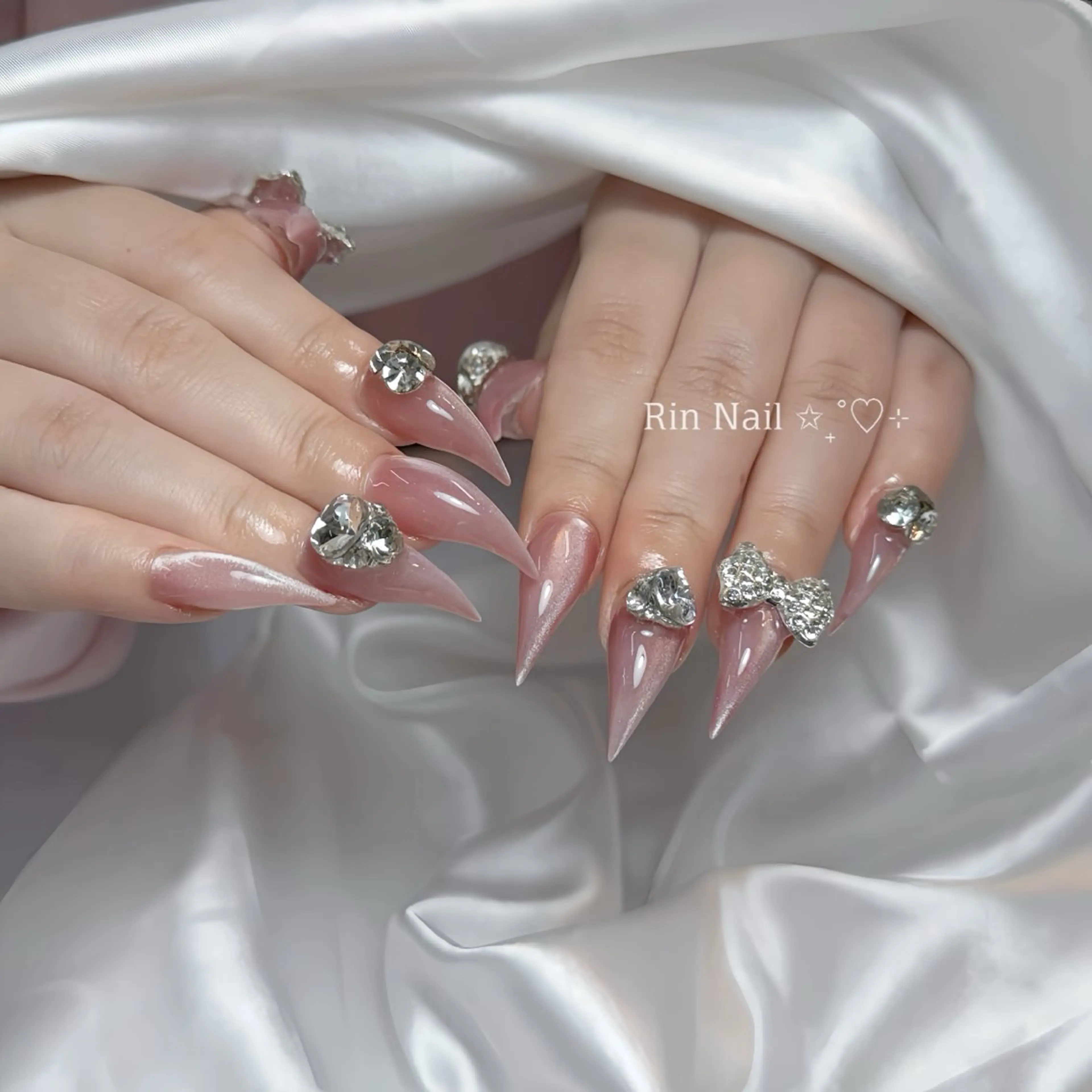 ネイル アートネイル チークネイル ジェルネイル ロングネイル マグネットネイル ハンドネイル Rin Nail 新大久保店のネイルデザイン