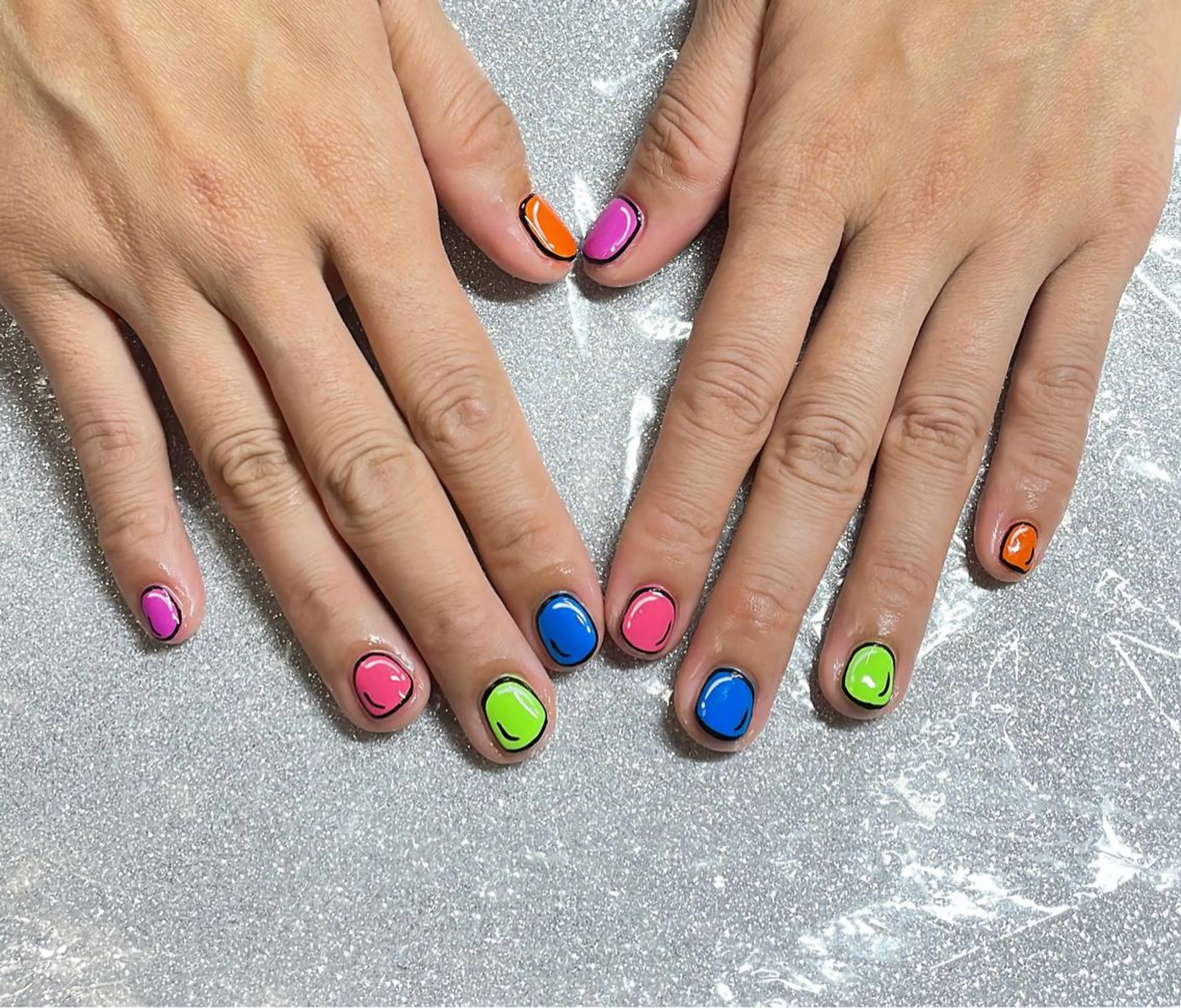 ネイル ハンドネイル VIERU 🌈🎀💖のネイルデザイン