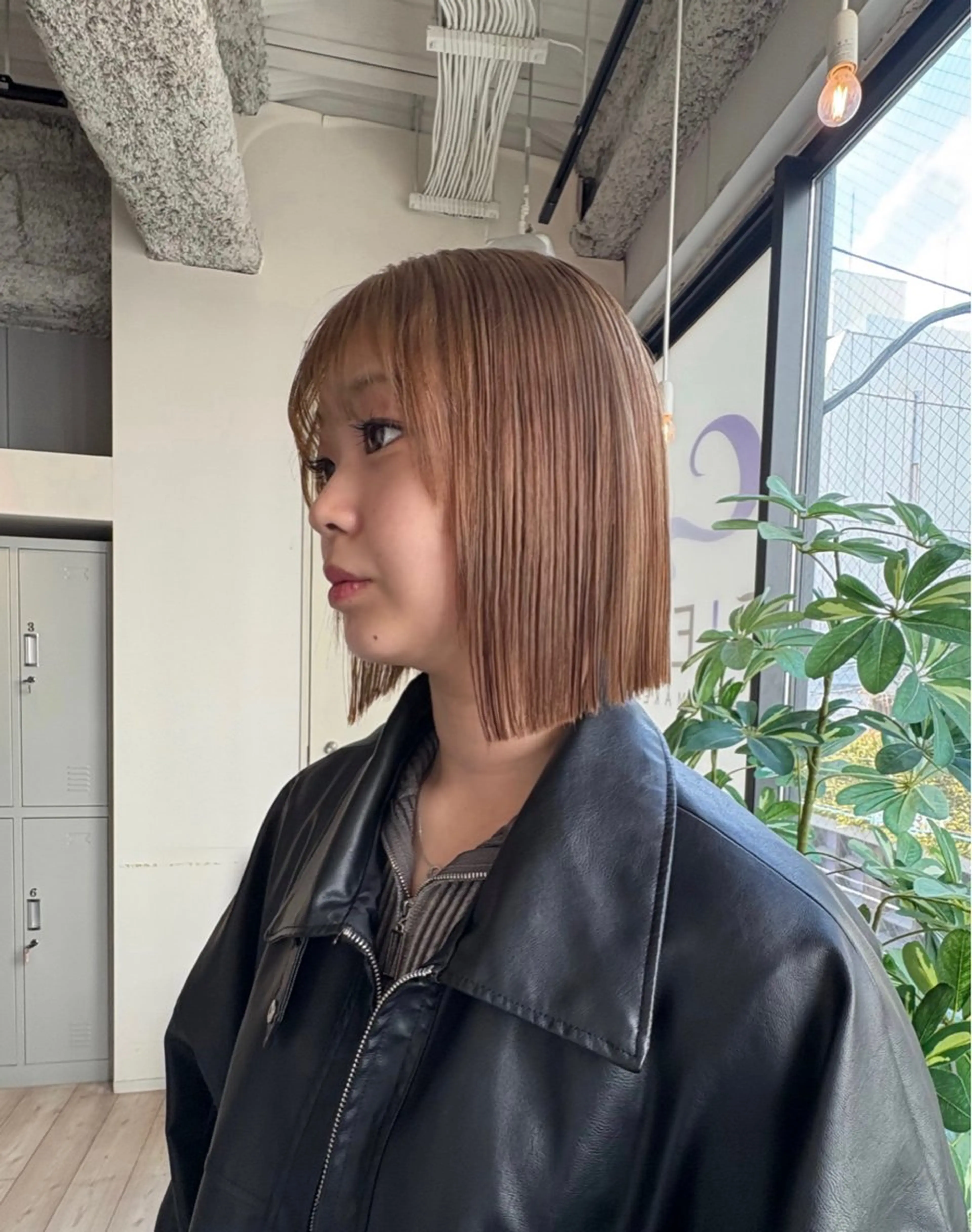 ミディアム カラー ブリーチ カット ヘアカラー トリートメント ひなの/透明感 カラー/レイヤーのヘアスタイル