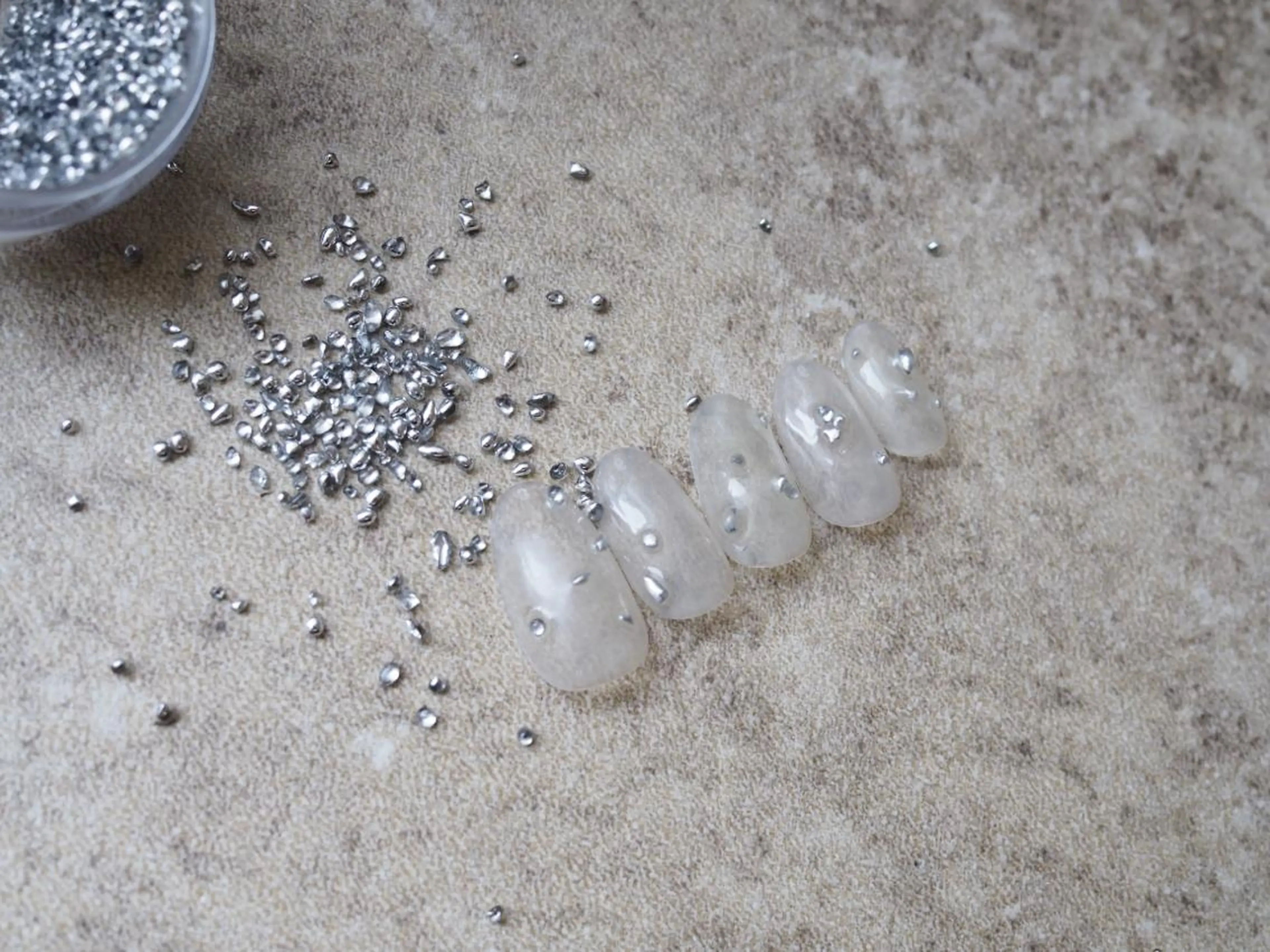 ネイル シルバー セキグチ guttinailのネイルデザイン