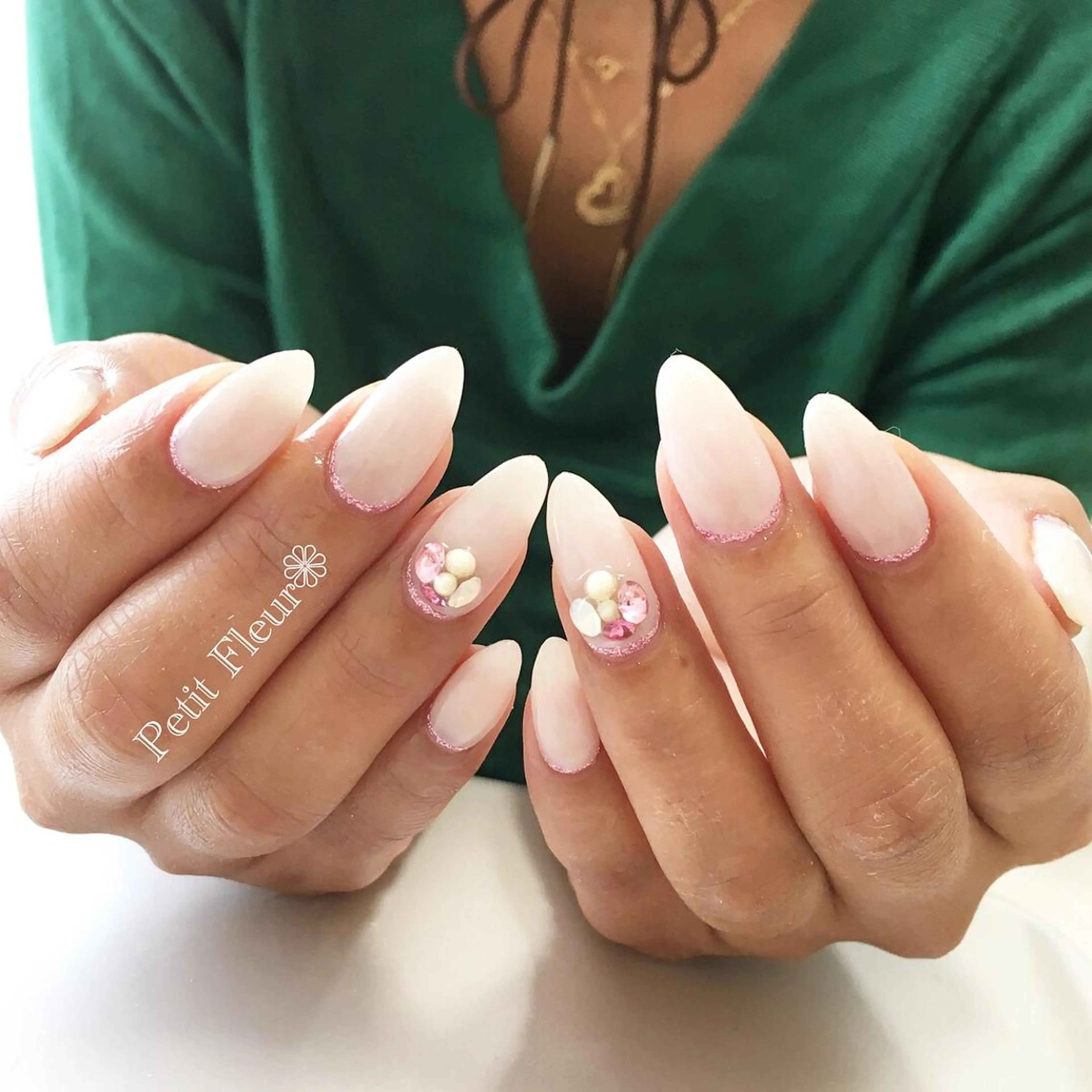 ネイル ラメ(グリッター) ピンク Petit Fleur所属・青柳 亜梨奈のマツエク・マツパデザイン