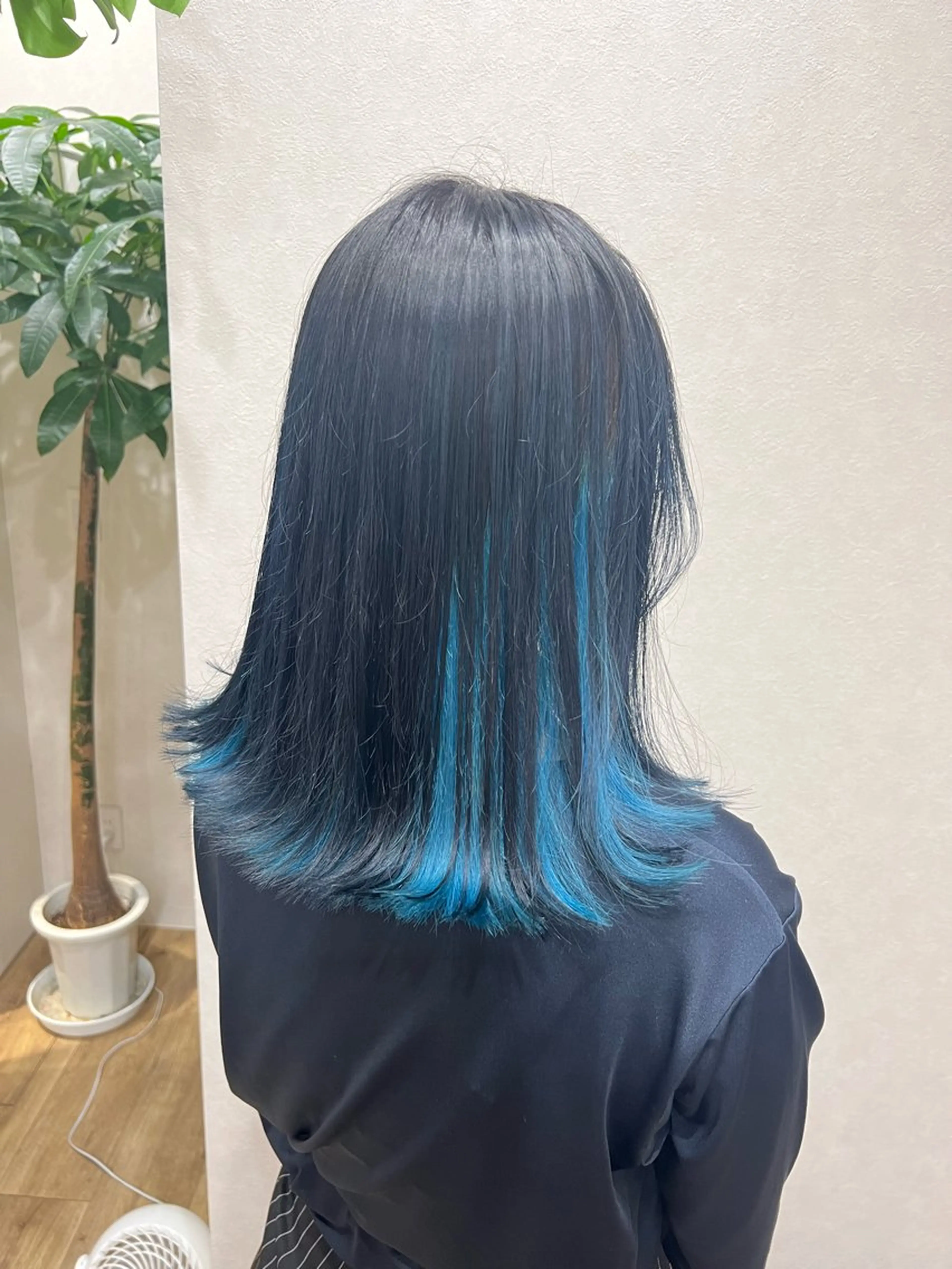 ミディアム カラー 黒髪 ブルーカラー ブルーブラック 🍇おぐら めぐみ🍇のヘアスタイル