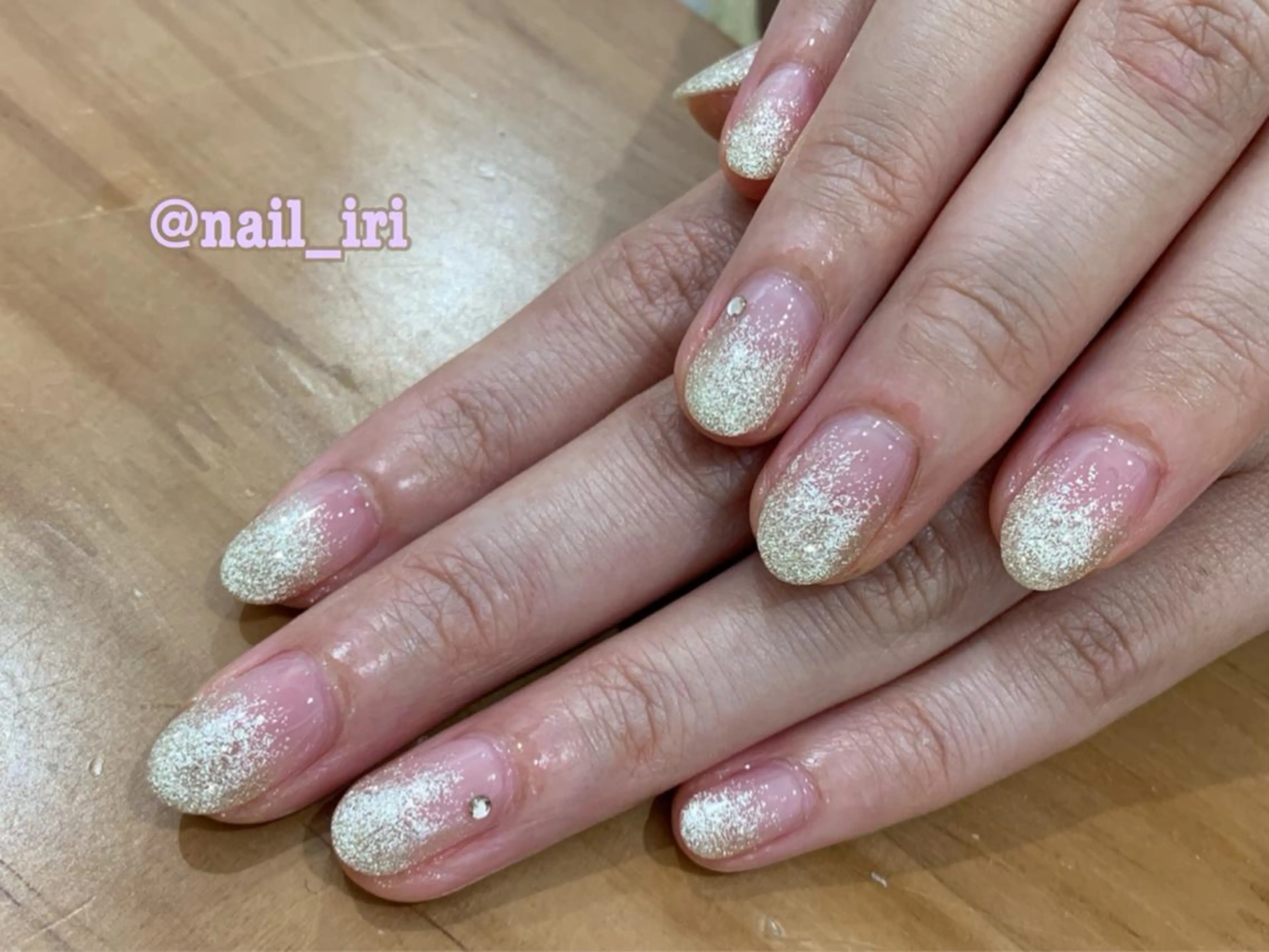 ネイル グラデーション ラメ(グリッター) ラメグラデーション 中川 愛理のネイルデザイン