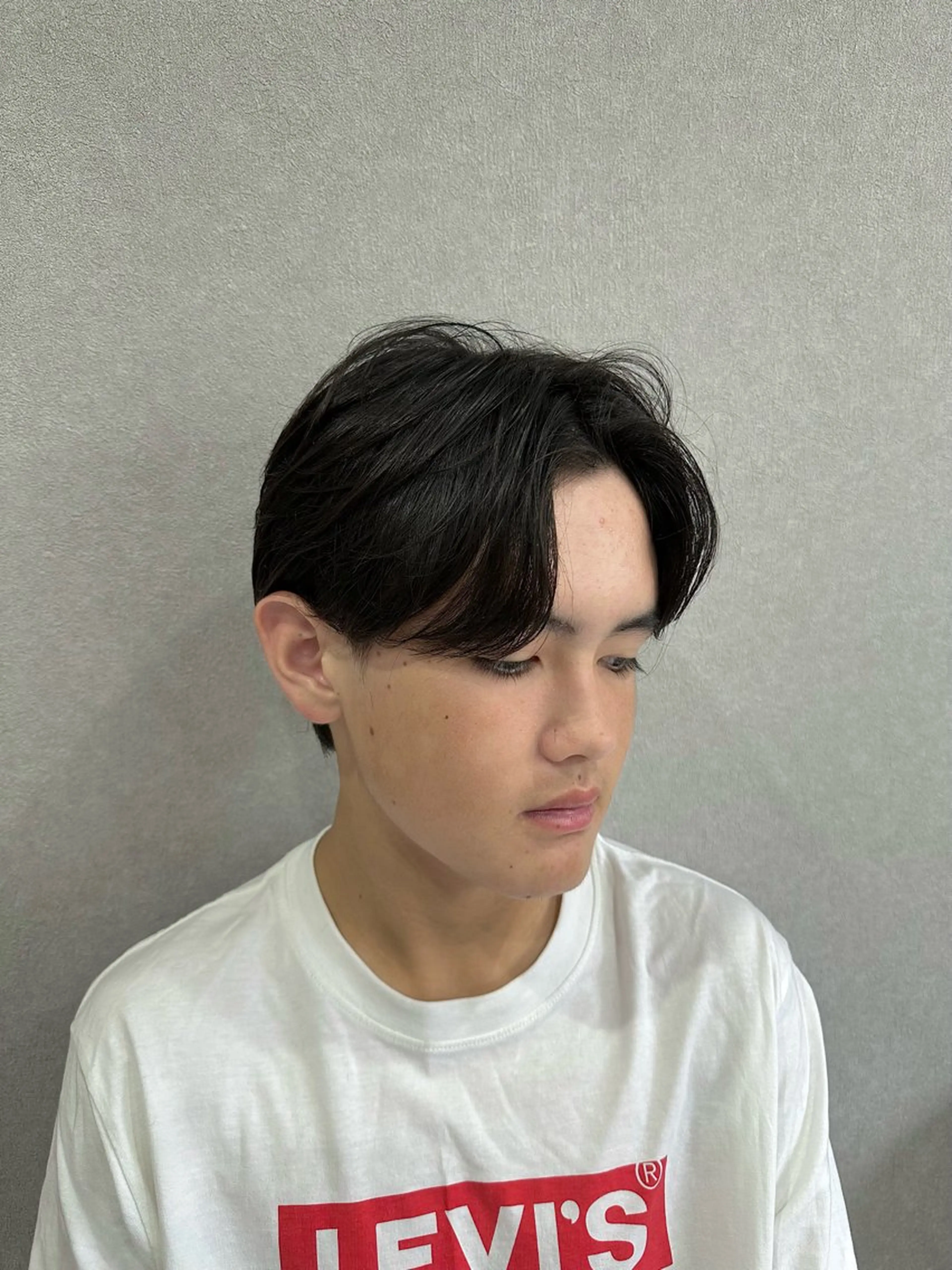 ミディアム パーマ ヘアアレンジ メンズ ミディアムパーマ センターパート メンズパーマ ニュアンスパーマ カット メンズNo.1美容師 Coshoのヘアスタイル