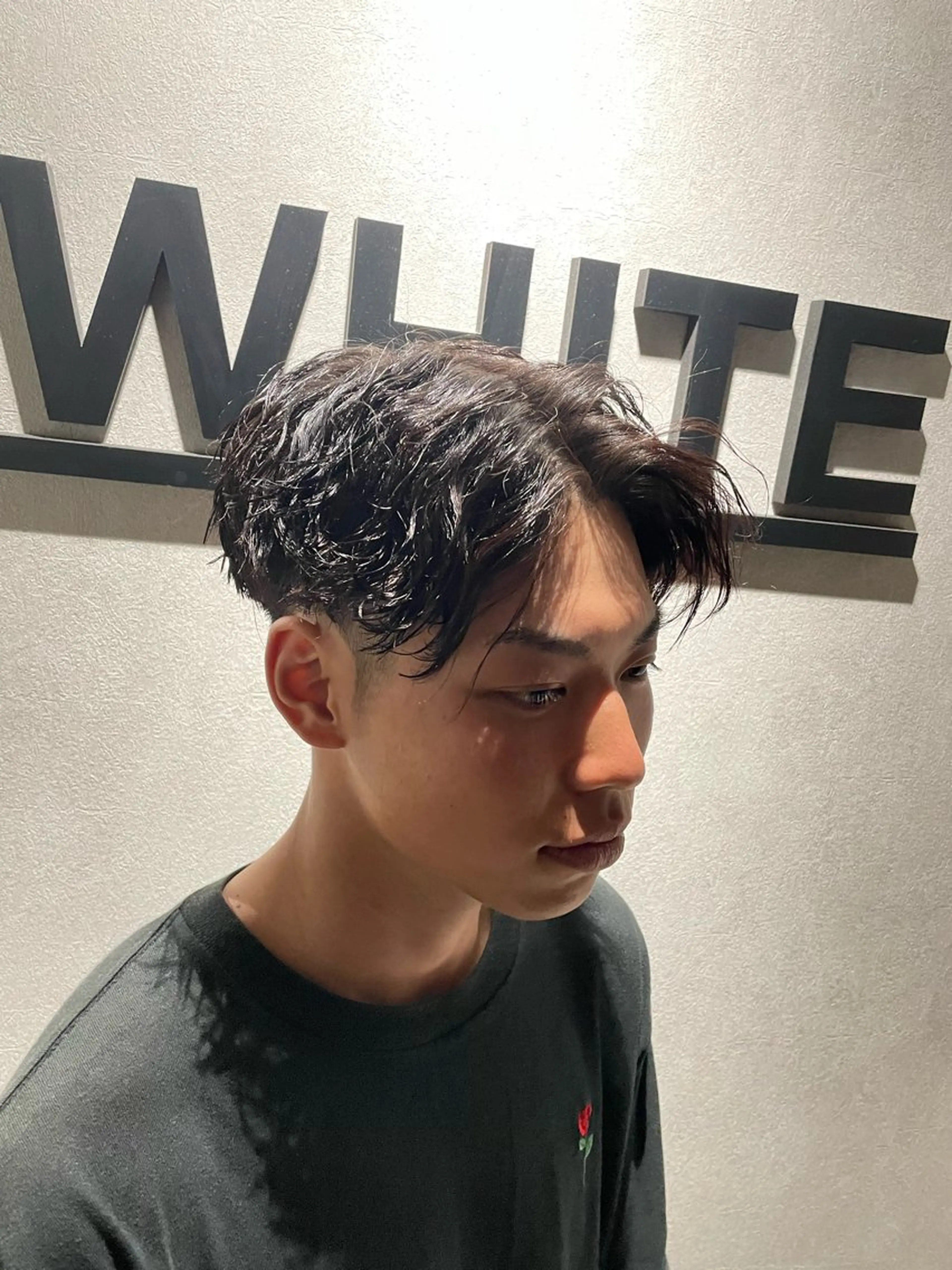 ショート パーマ ヘアアレンジ メンズ 波巻きパーマ _WHITE / KENTOのヘアスタイル