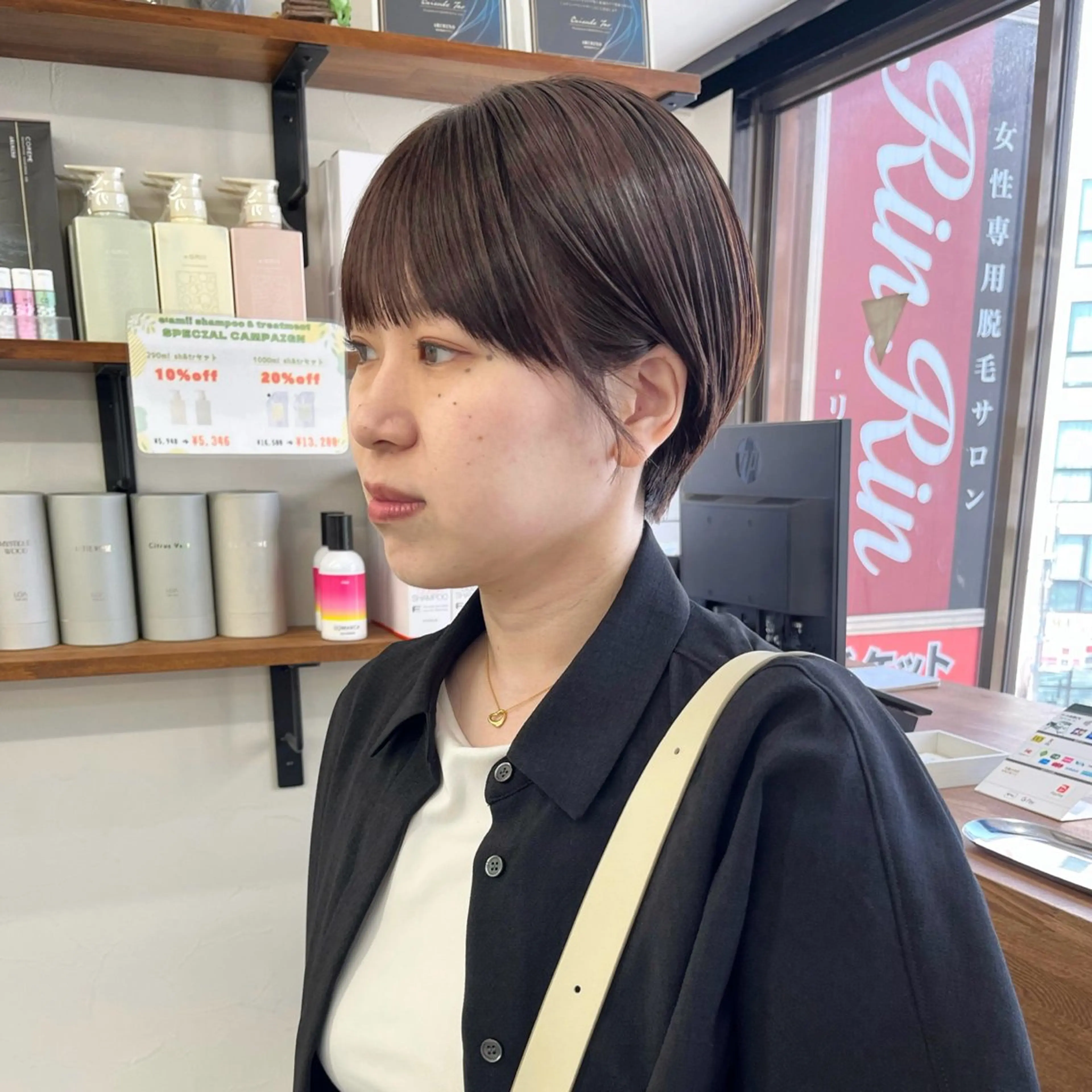 ショート カラー ブリーチ ブラウンカラー マロンブラウン ブリーチなしカラー ボブ カット ヘアカラー トリートメント 初めてのショート お任せください✂️のヘアスタイル