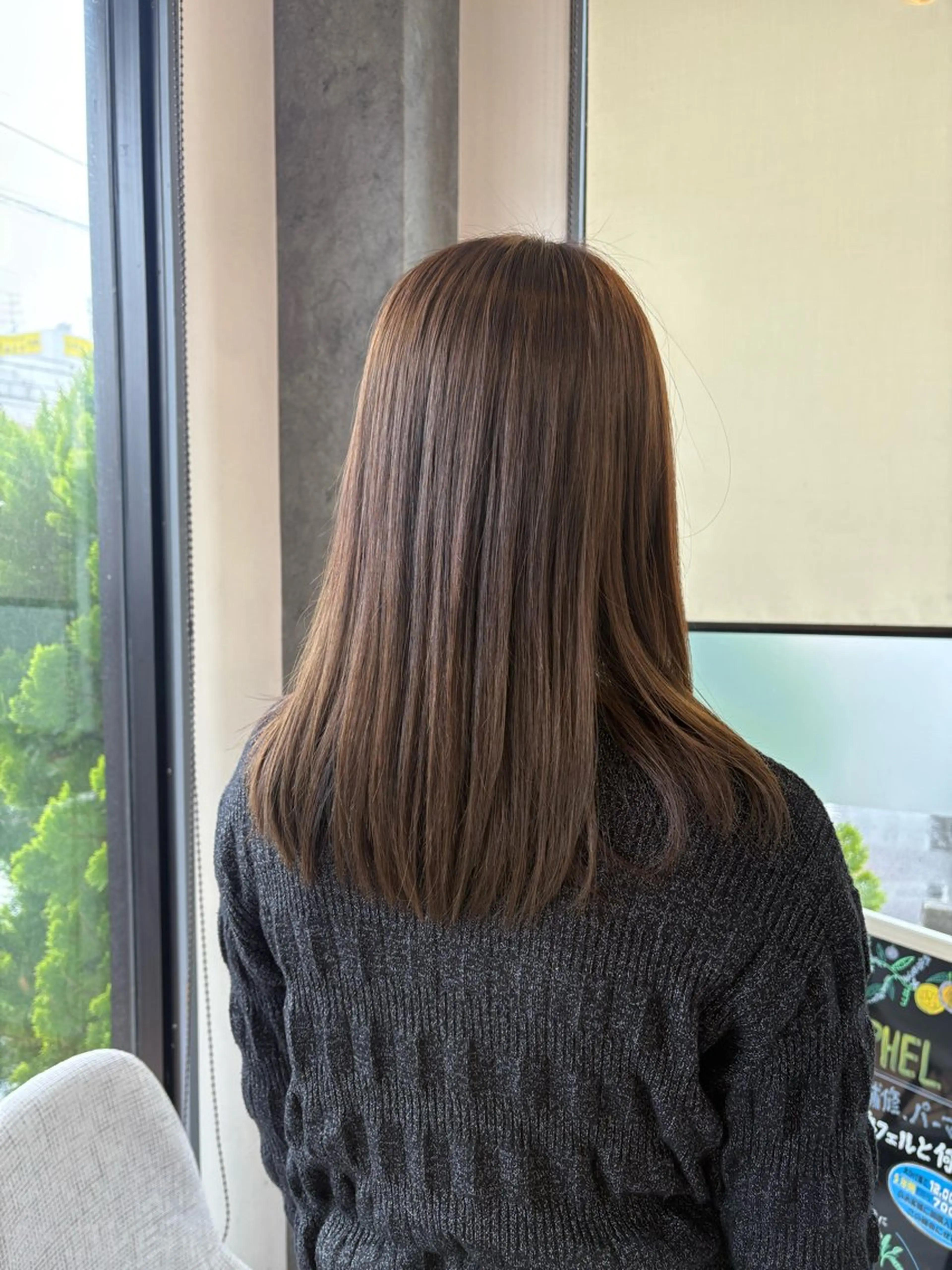 セミロング ヘアカラー トリートメント U-ra NAMIのヘアスタイル