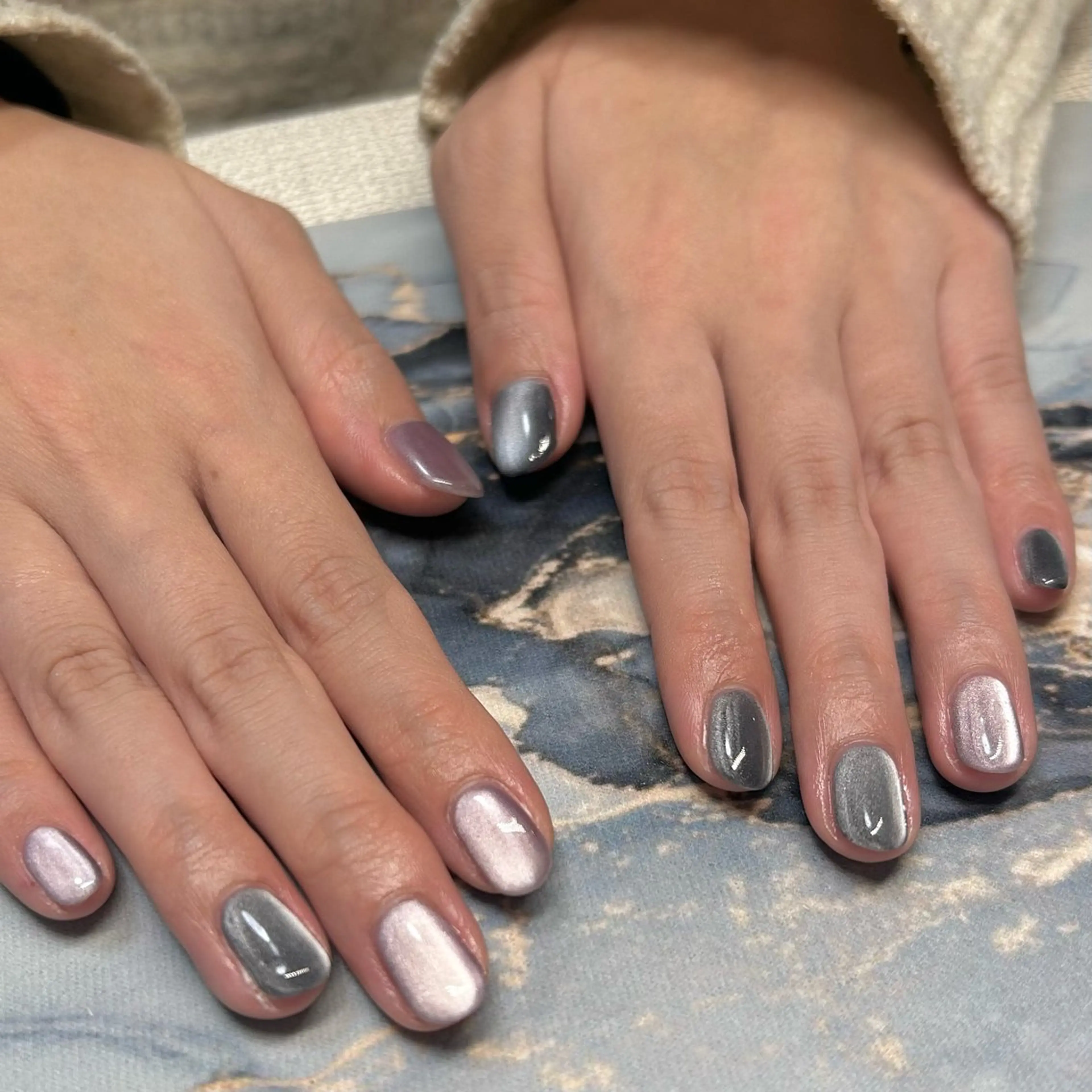 ネイル マグネットネイル ニュアンスネイル パープル シンプルネイル ハンドネイル Nail Stellaのネイルデザイン