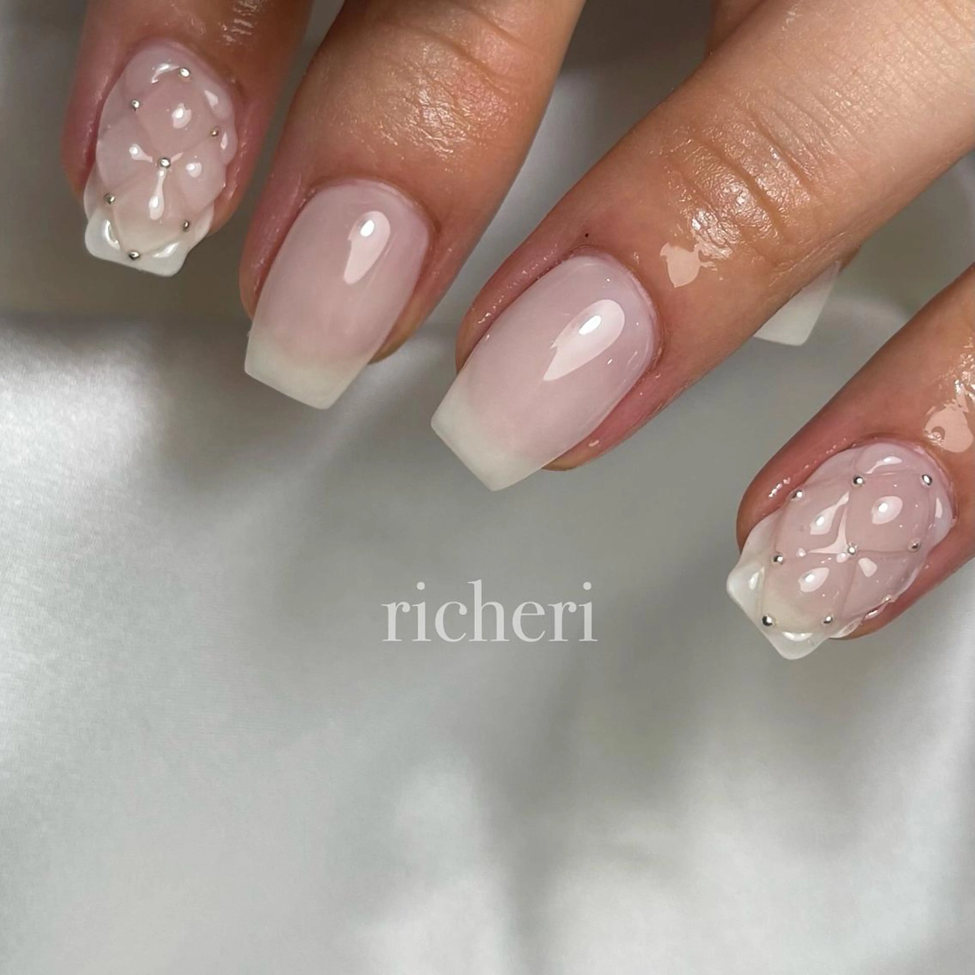 ミディアム ネイル ハンドネイル richeri beautyのエステ・リラクイメージ