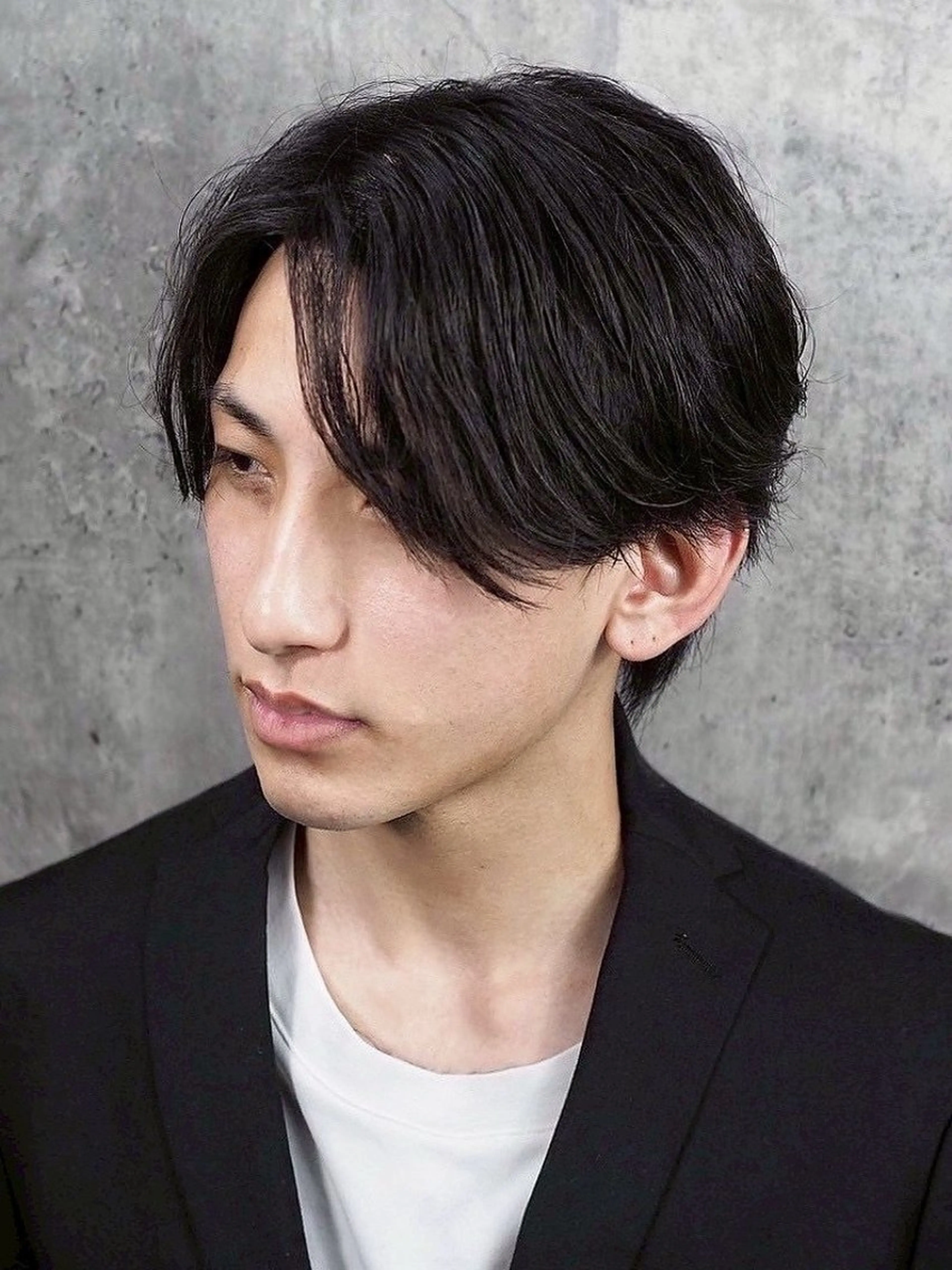 ミディアム 阿賀 佑季のヘアスタイル