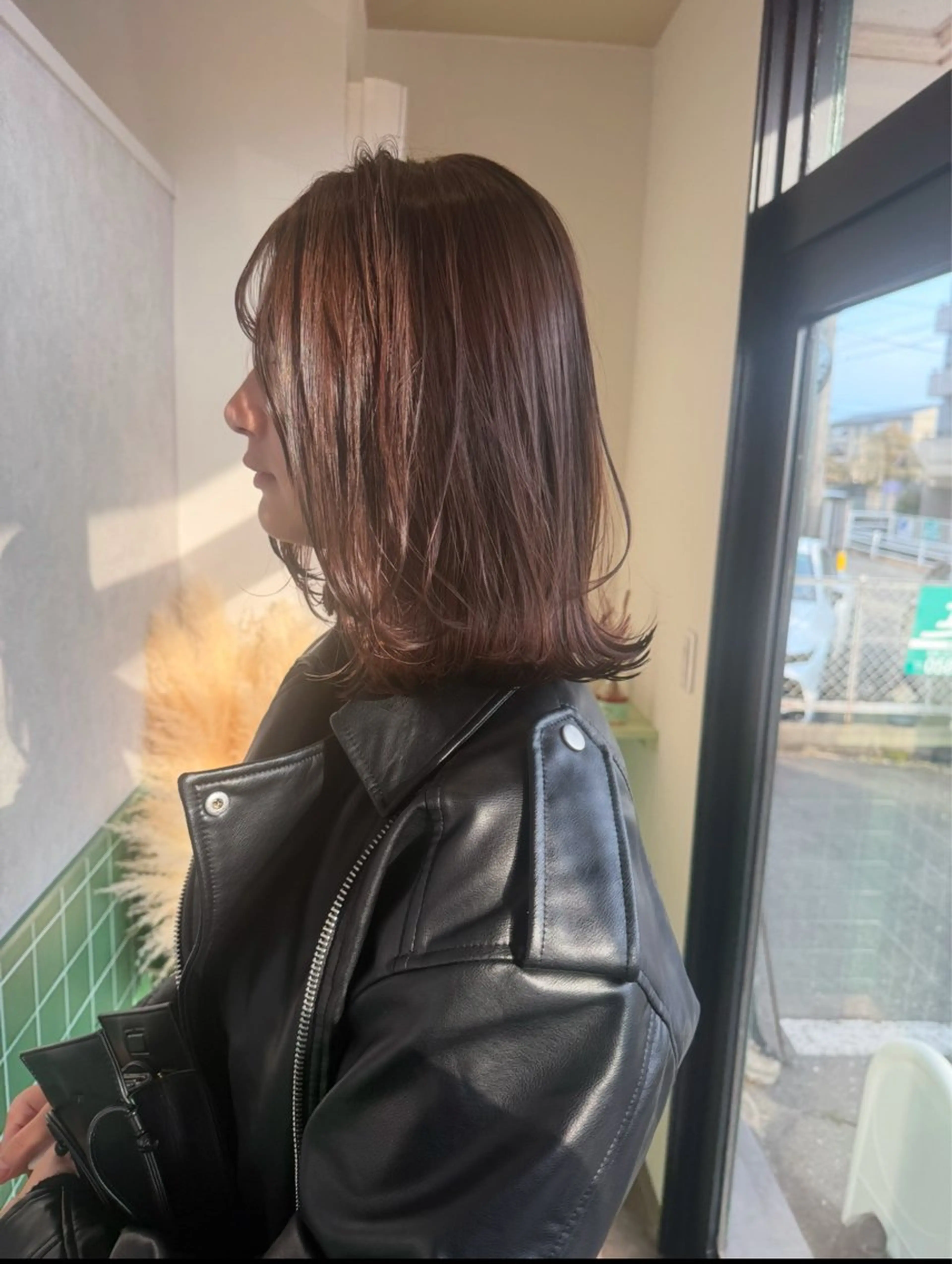 ミディアム ミディアムレイヤー レイヤーカット カット ヘアカラー 4月期間限定 今だけクーポンありのヘアスタイル