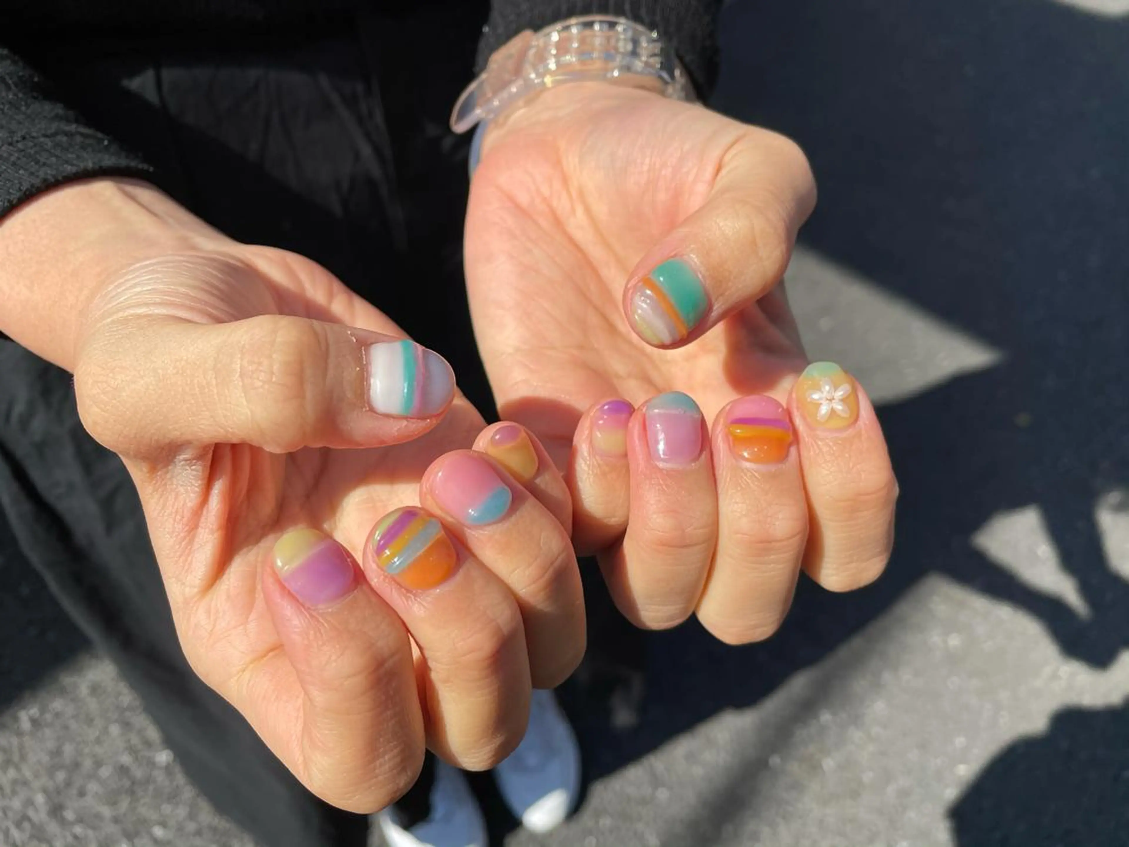 ネイル ハンドネイル ハンドケア はばすみれ🎀ﾈｲﾙ 光ﾌｪｲｼｬﾙ ﾍｱのネイルデザイン