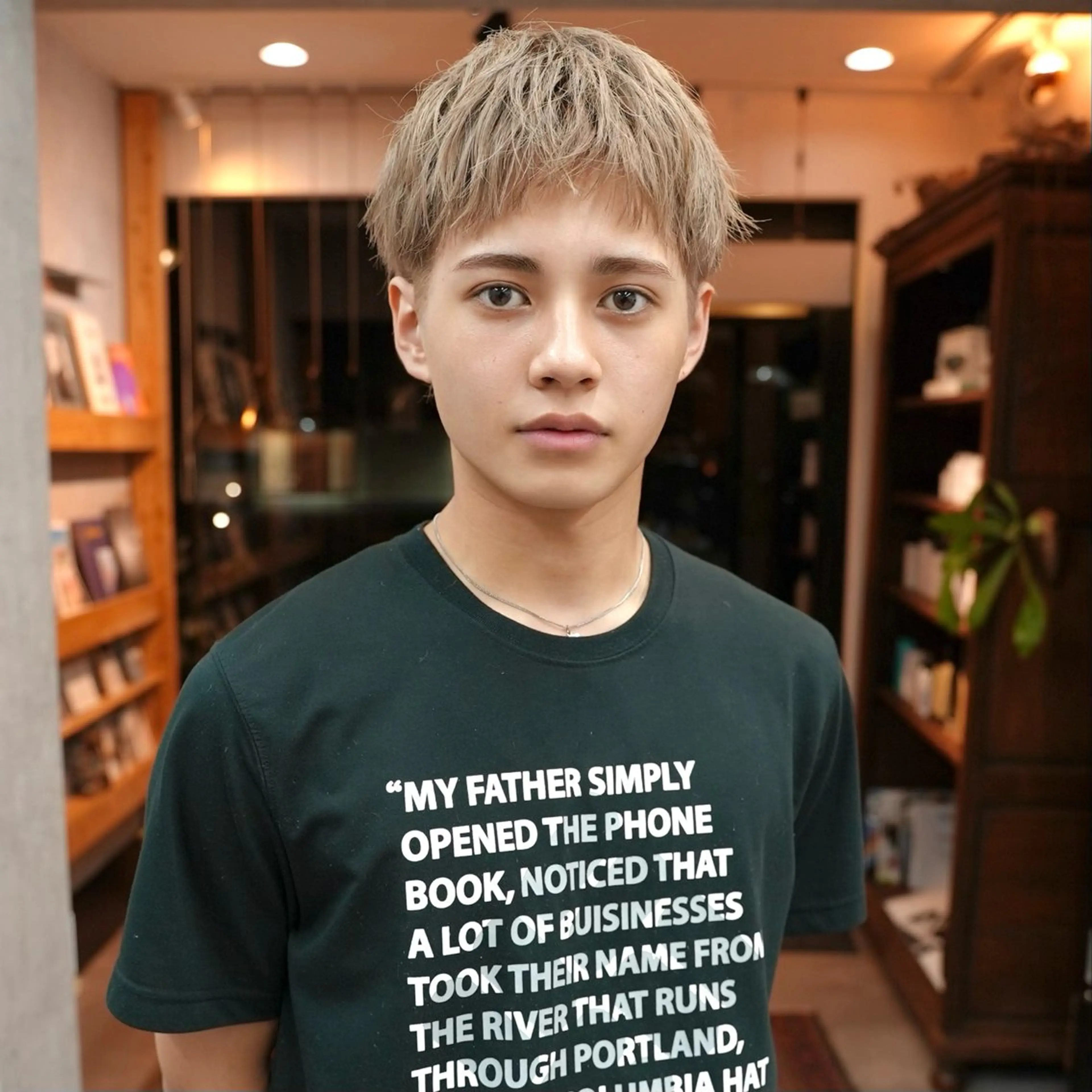 ショート カラー メンズ メンズハイトーン ハイトーンカラー ショートヘア ダウンパーマ 【sity.ザイク】のヘアスタイル