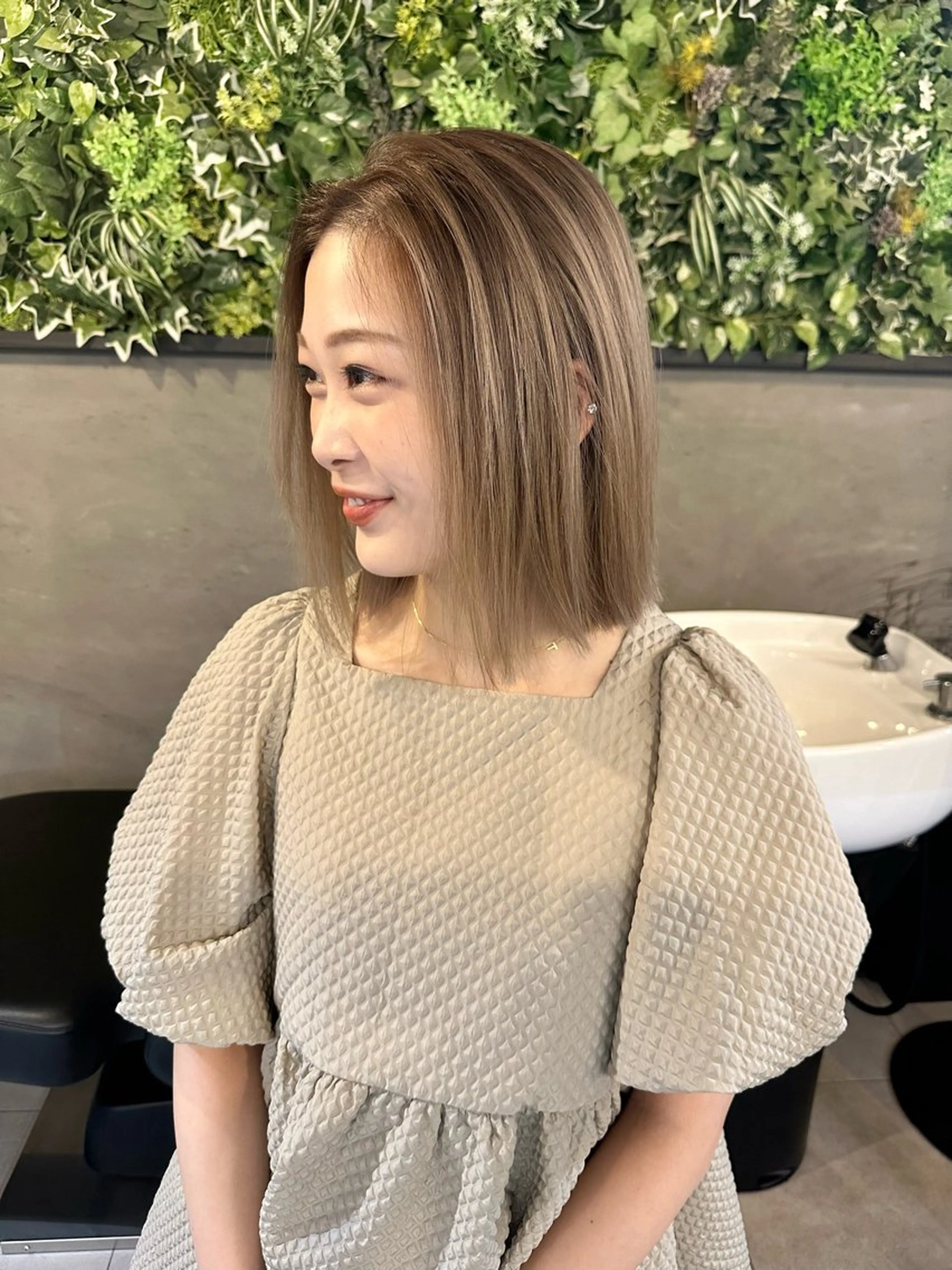 ミディアム カラー 森本 笑のヘアスタイル