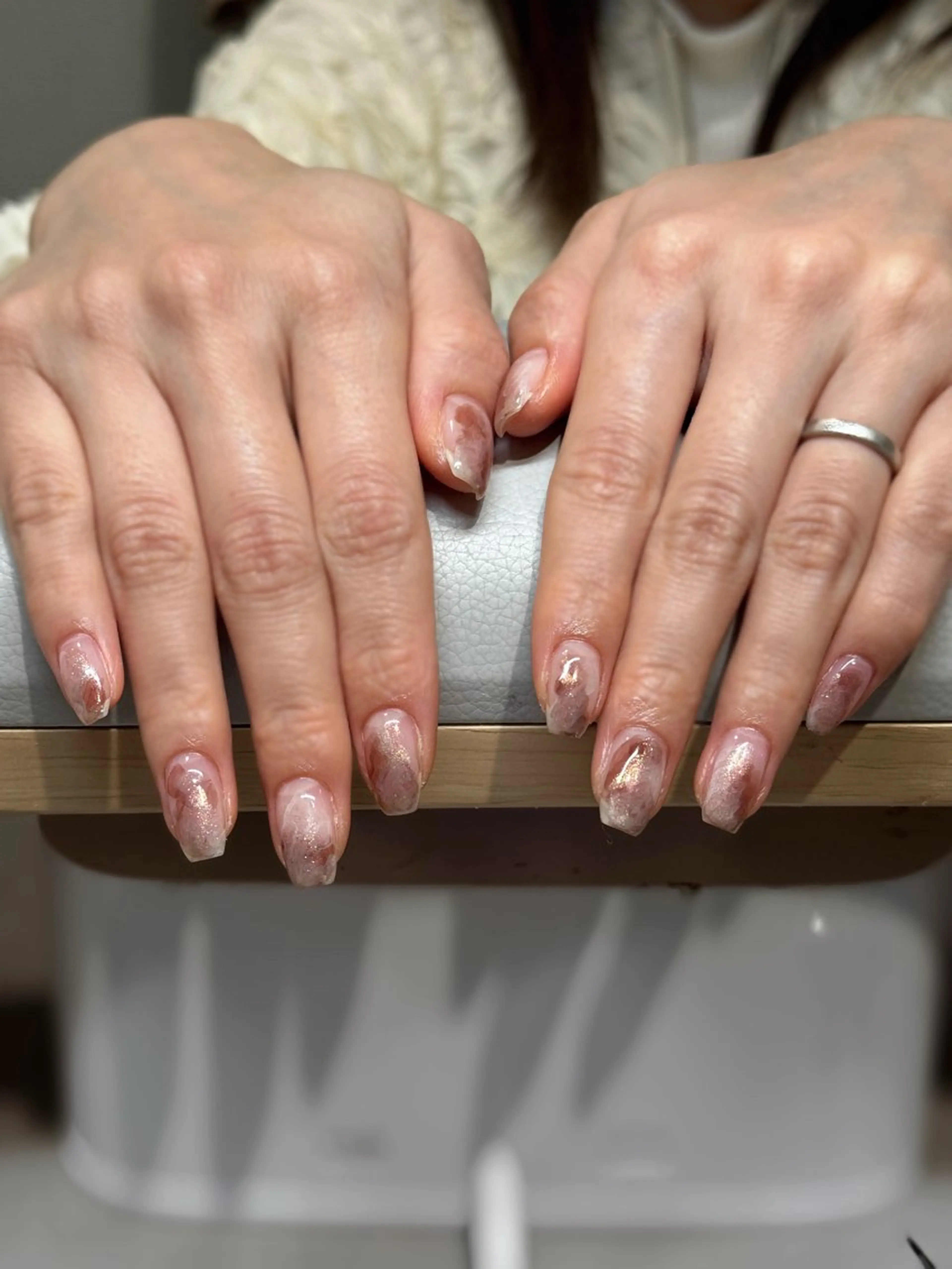 ネイル オーロラネイル ブラウン ニュアンスネイル ハンドネイル &robe 銀座店 mayuのネイルデザイン