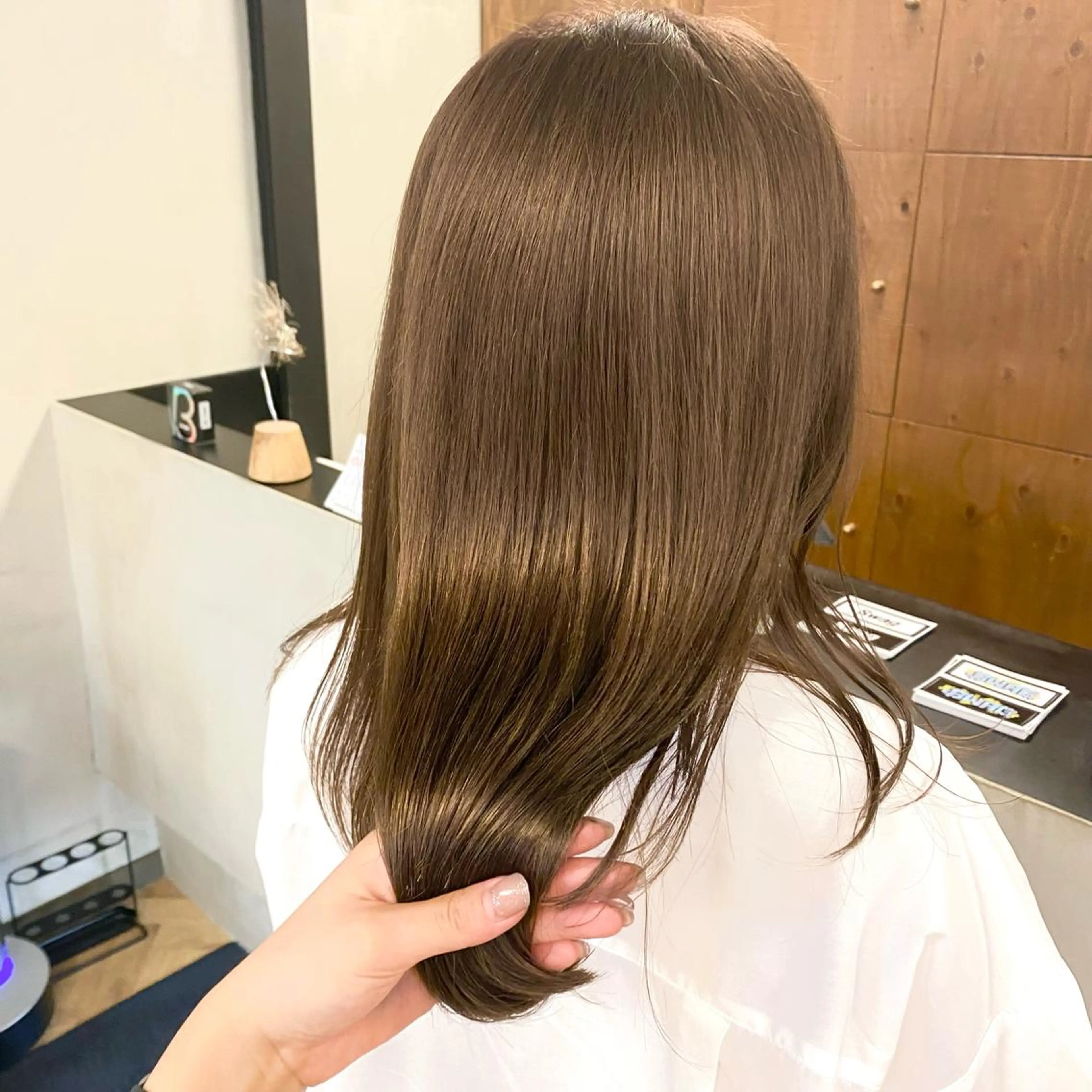 セミロング カラー パーマ ヘアアレンジ メンズ キッズ ネイル マツエク・マツパ カット ヘアカラー 前川 朋香のヘアスタイル