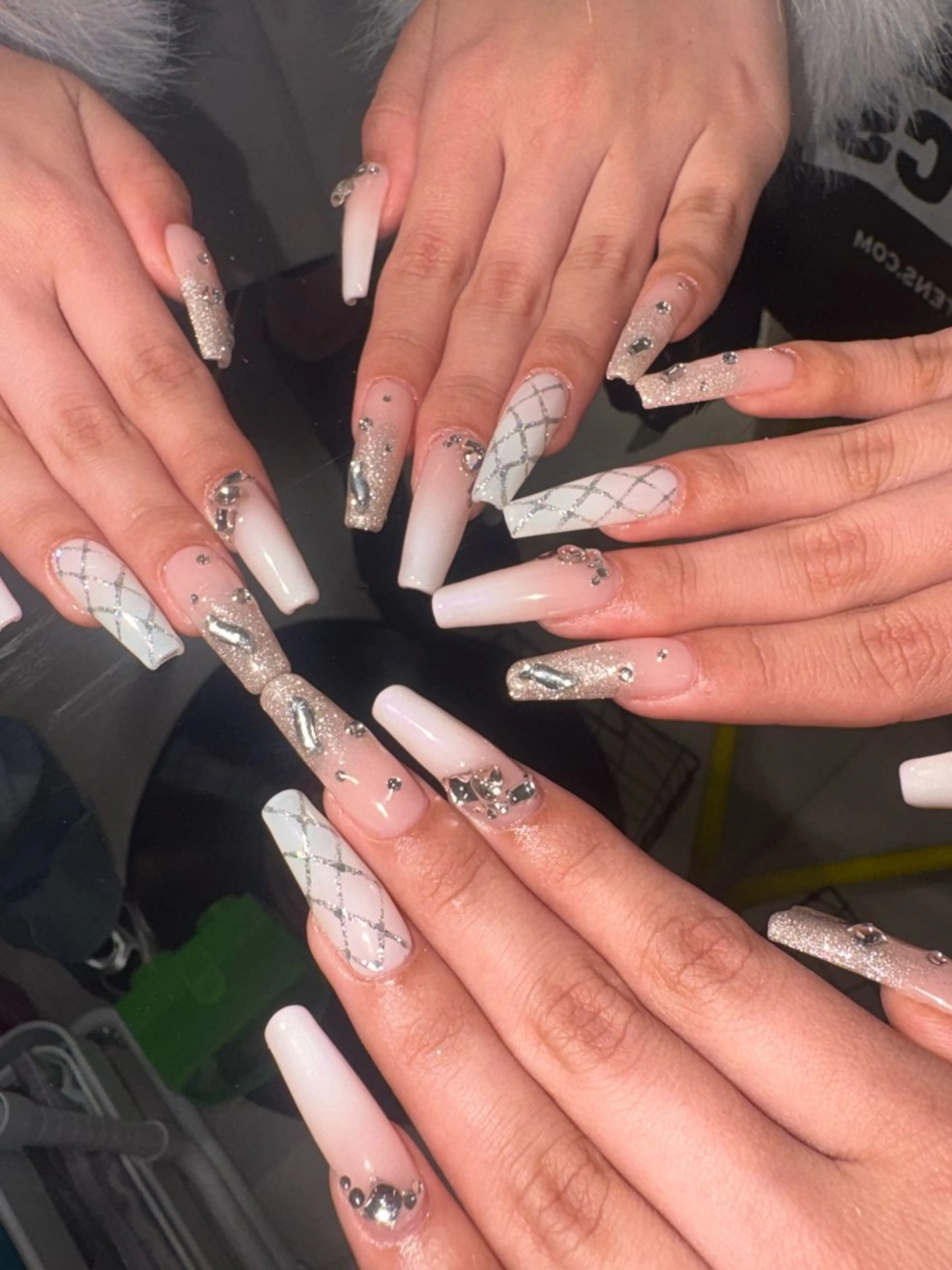 ネイル キラキラネイル ロングネイル 春ネイル ハンドネイル 33nail✴️栄 スミレ❇️Gel-xのネイルデザイン