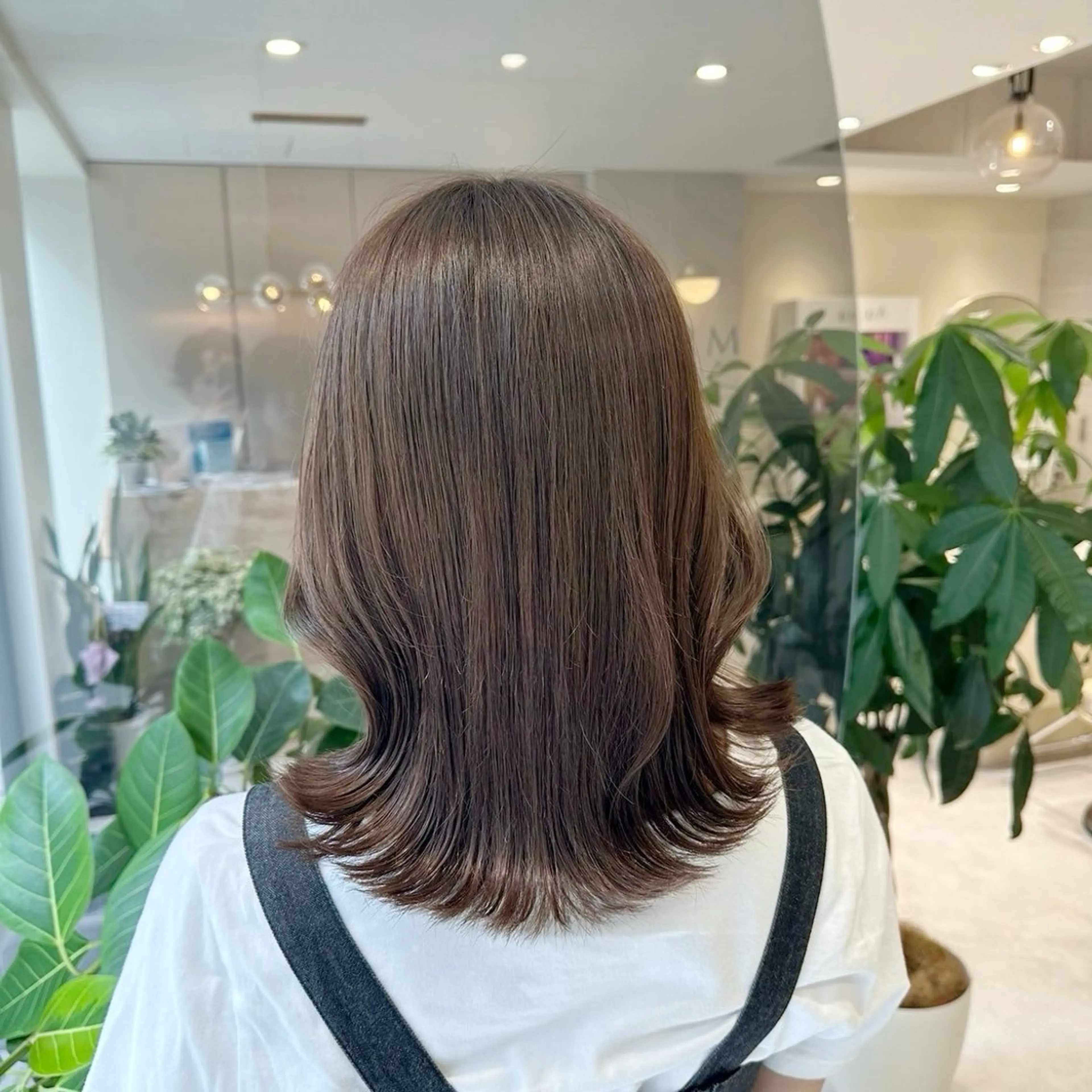 ミディアム カラー アッシュ アッシュブラウン ブラウンカラー イルミナカラー くびれヘア カット ヘアカラー 透明感カラー🌿 グレージュ🐺陽介のヘアスタイル