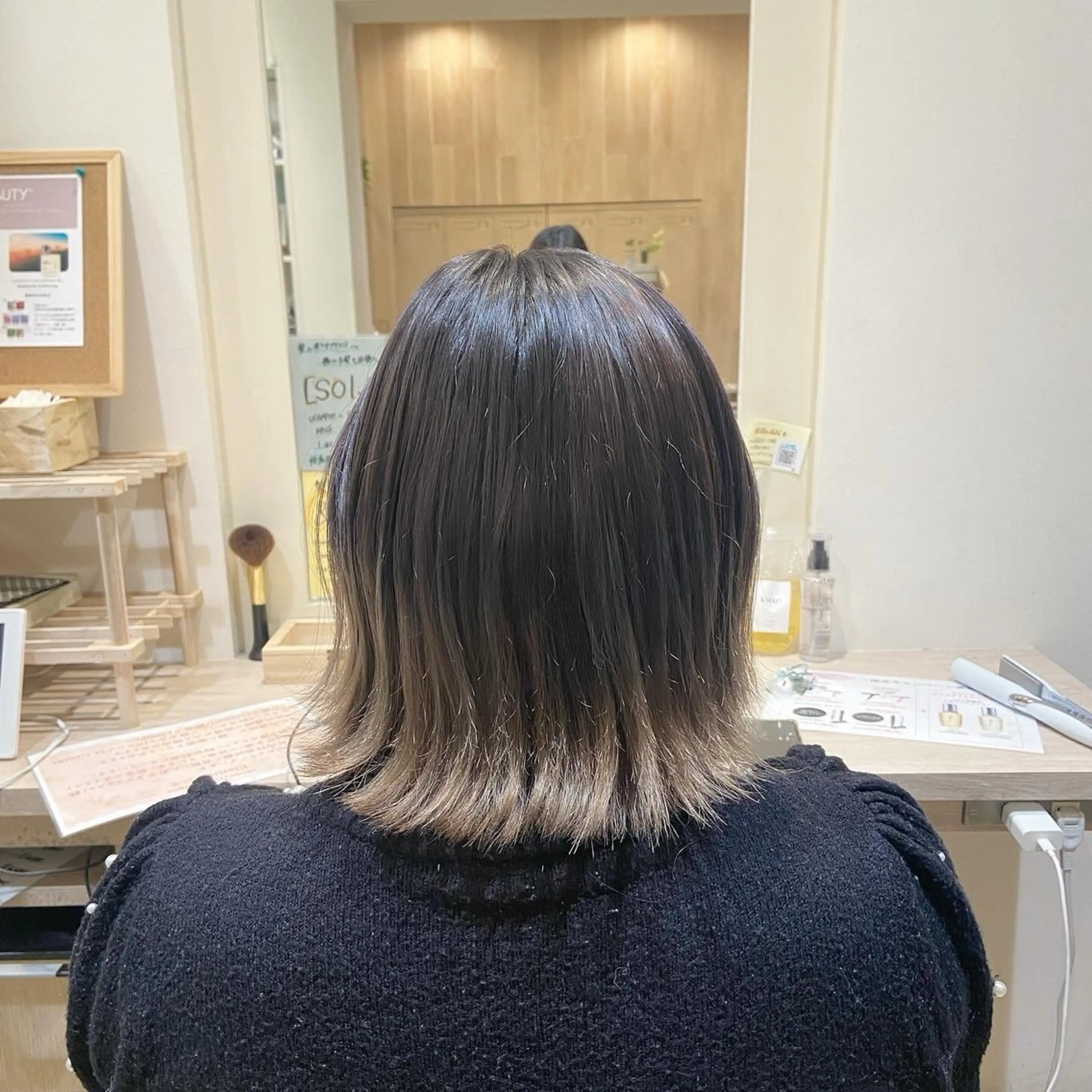 ミディアム カラー ベージュカラー ホワイトベージュ 武井 哉子のヘアスタイル