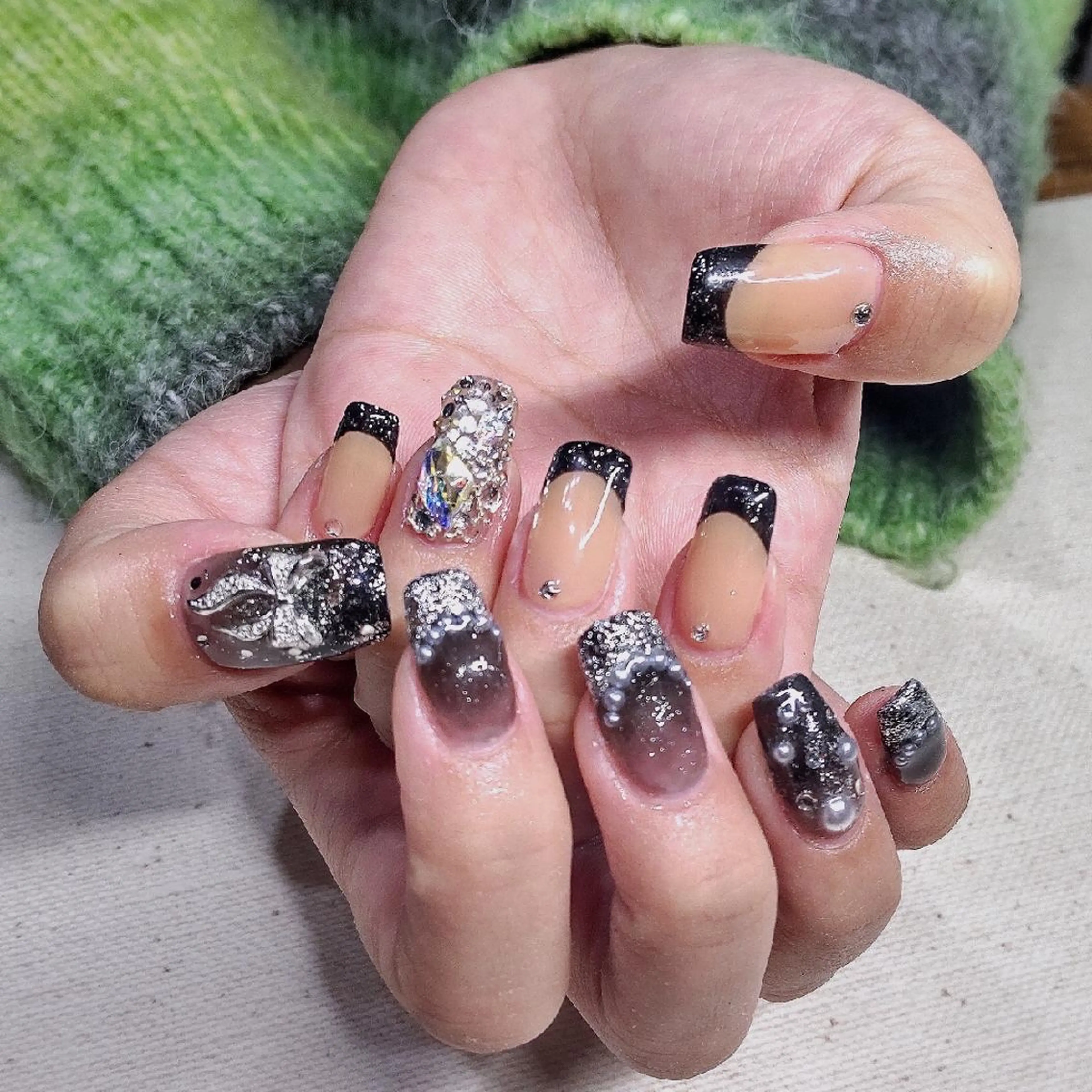 ネイル キラキラネイル リボン ひだか あいこのネイルデザイン