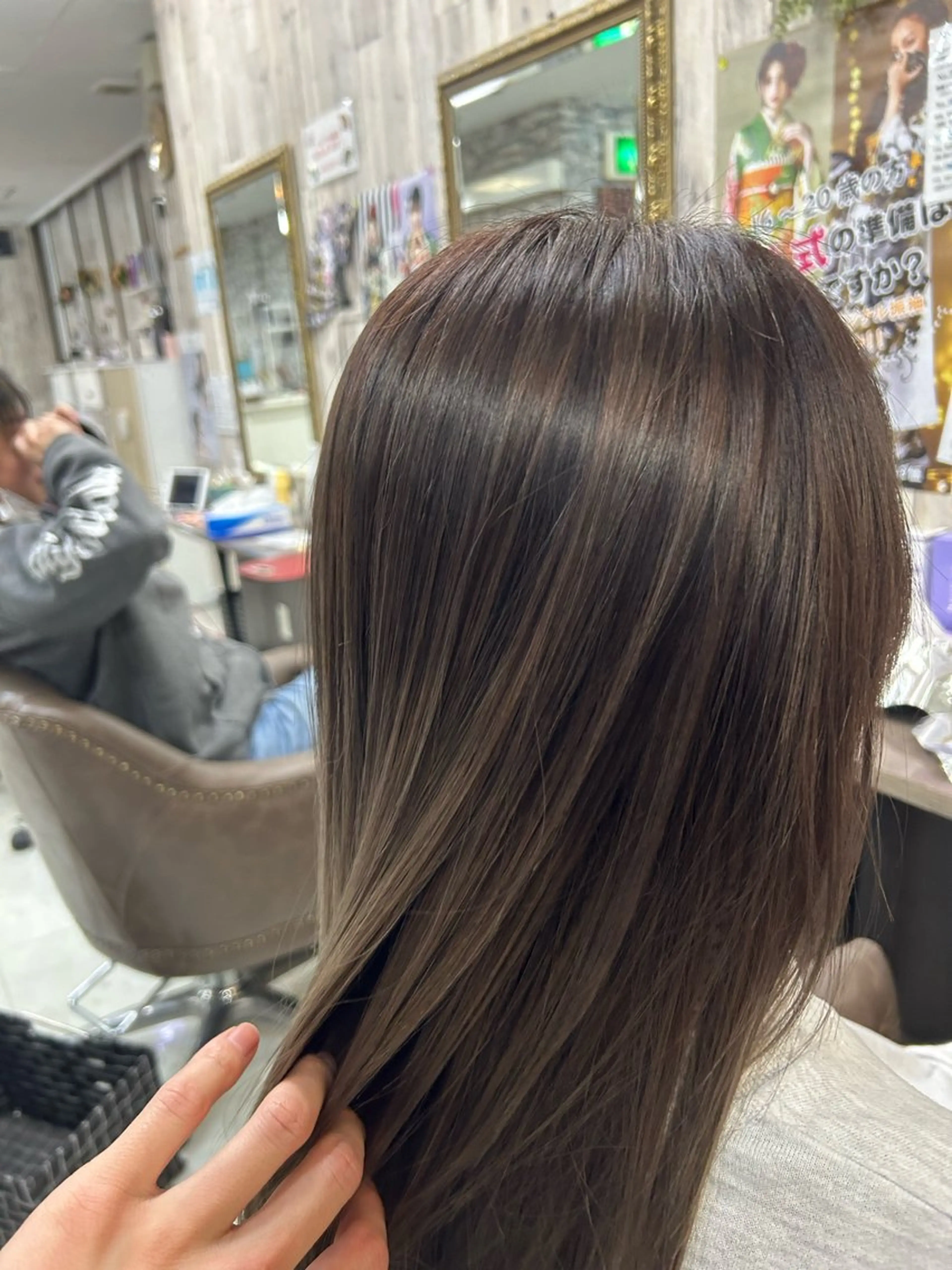 ロング カラー ハイトーン Arphyのヘアスタイル