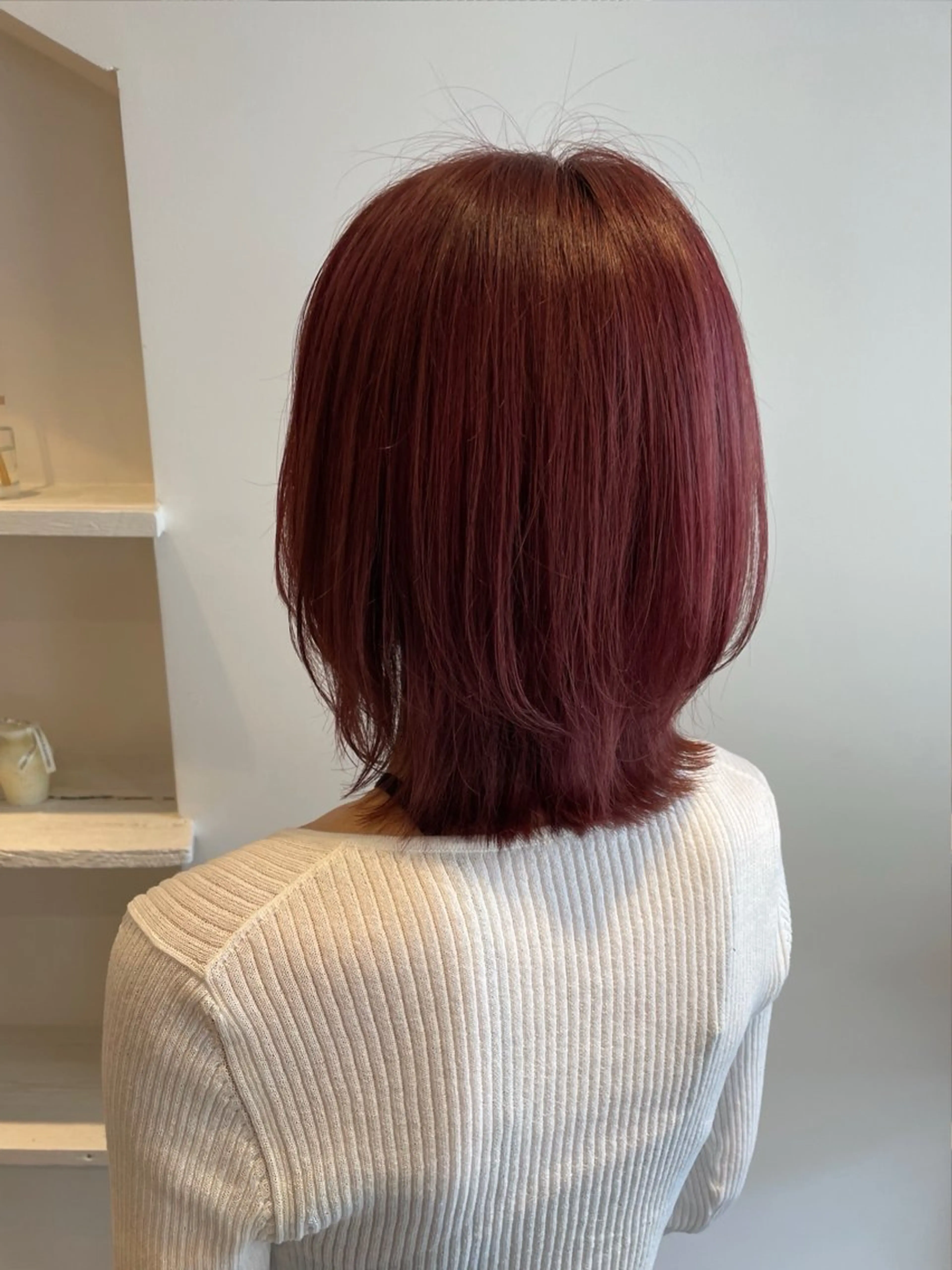 ミディアム カラー レッドカラー レイヤーカット 大西 暦のヘアスタイル