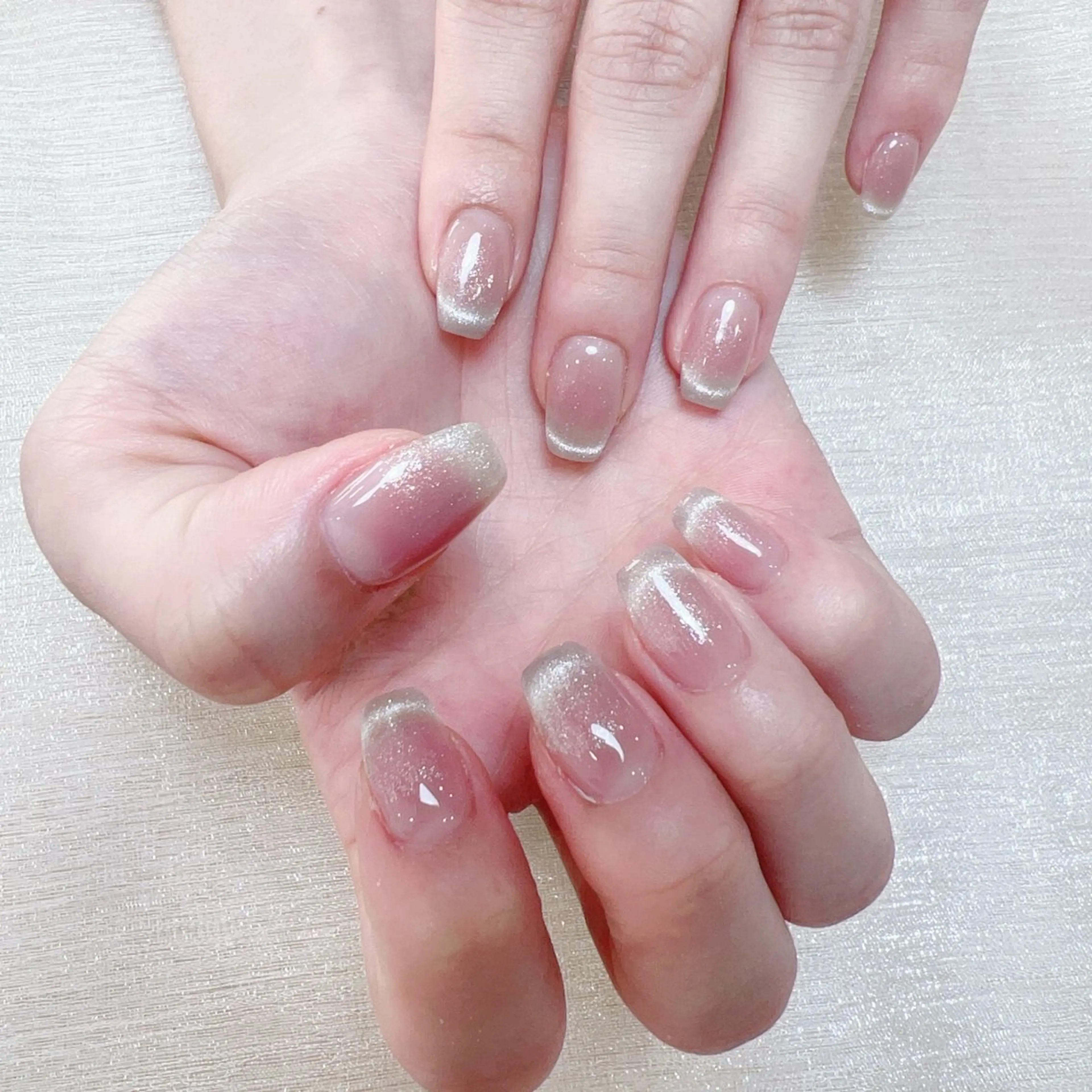 今流行り チークネイルの写真