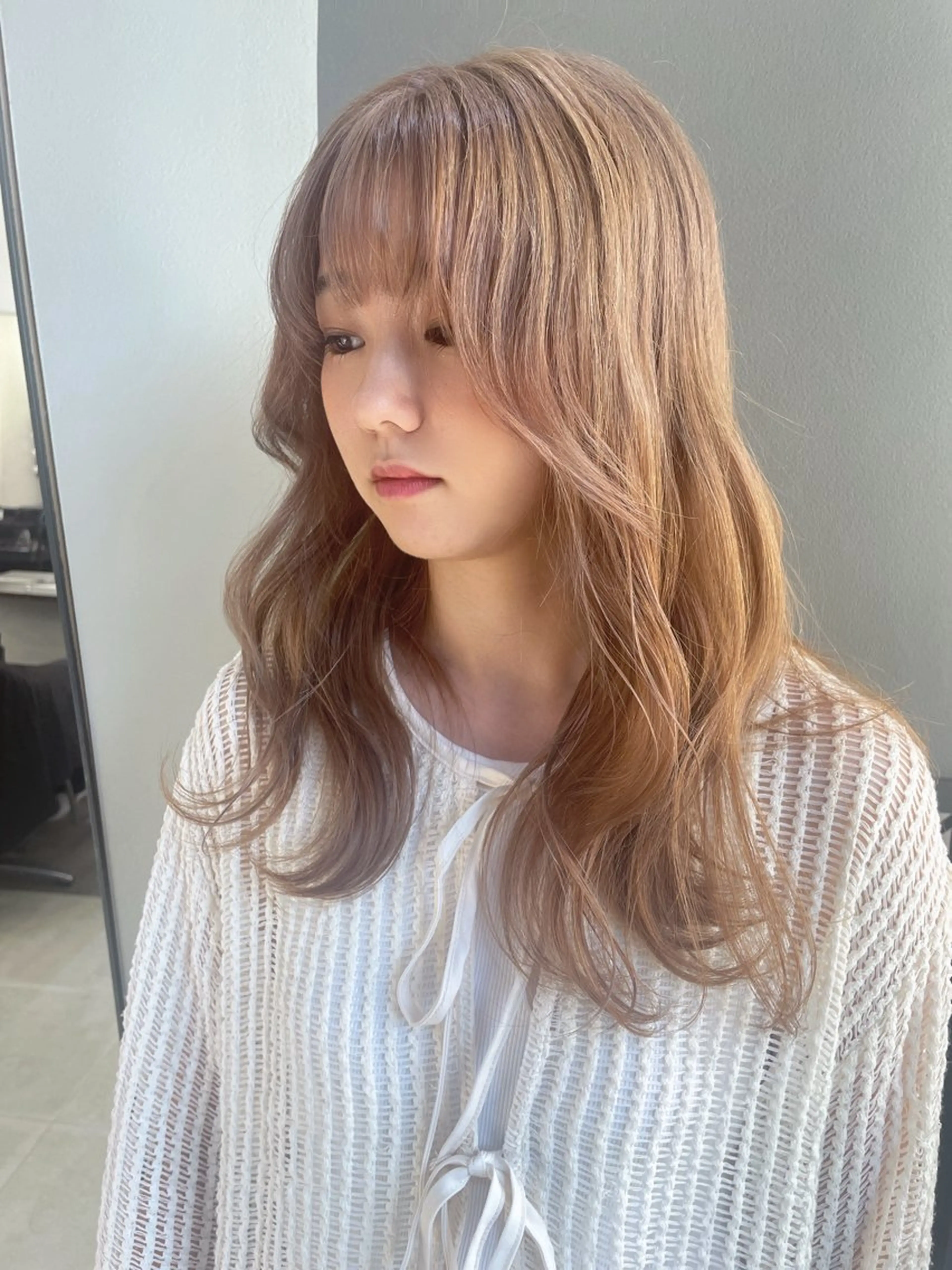 ロング カラー ベージュカラー ミルクティーベージュ AIRI layer cut hairのヘアスタイル