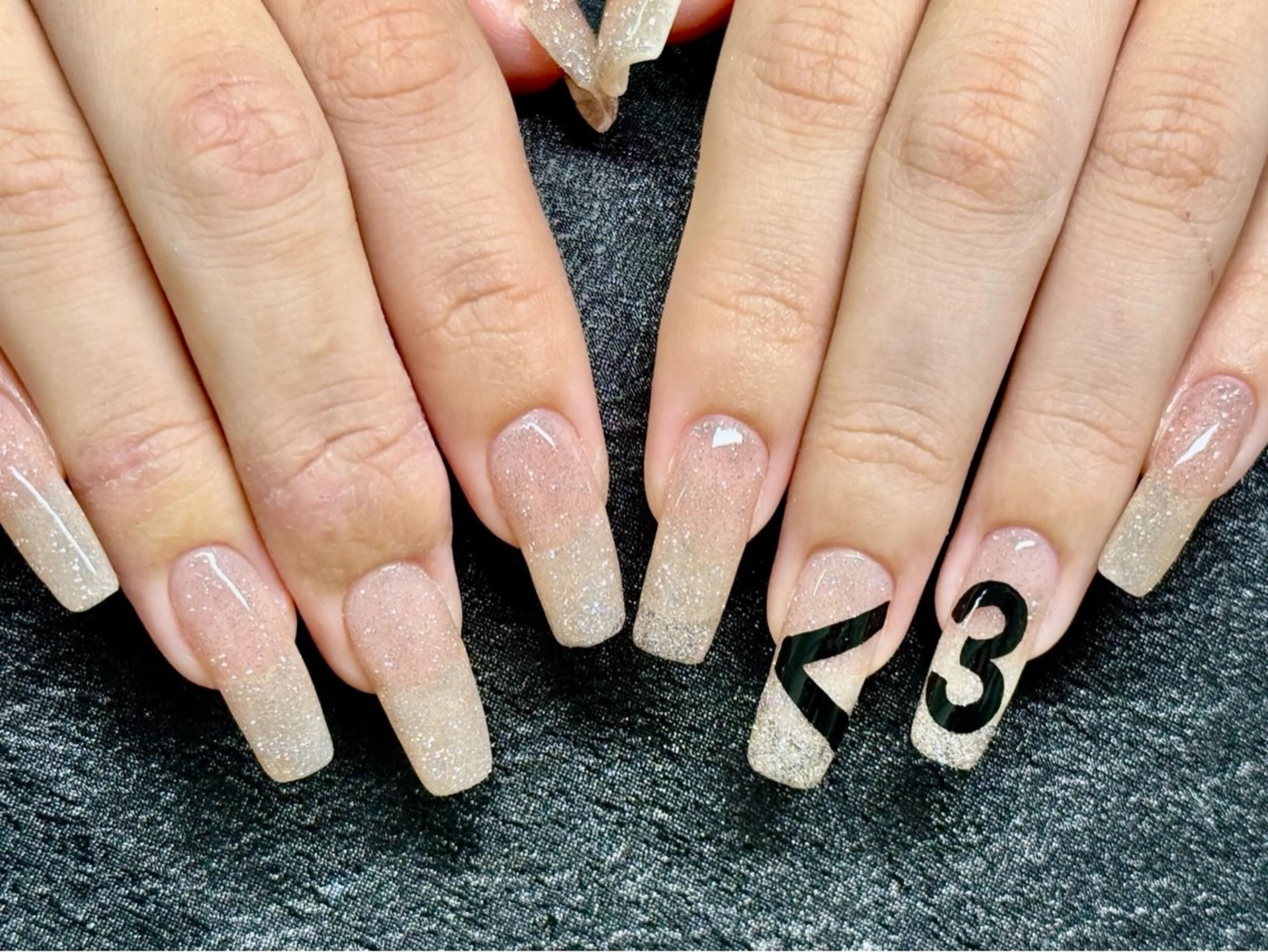 セミロング ハンドネイル rose ネイルサロンのネイルデザイン