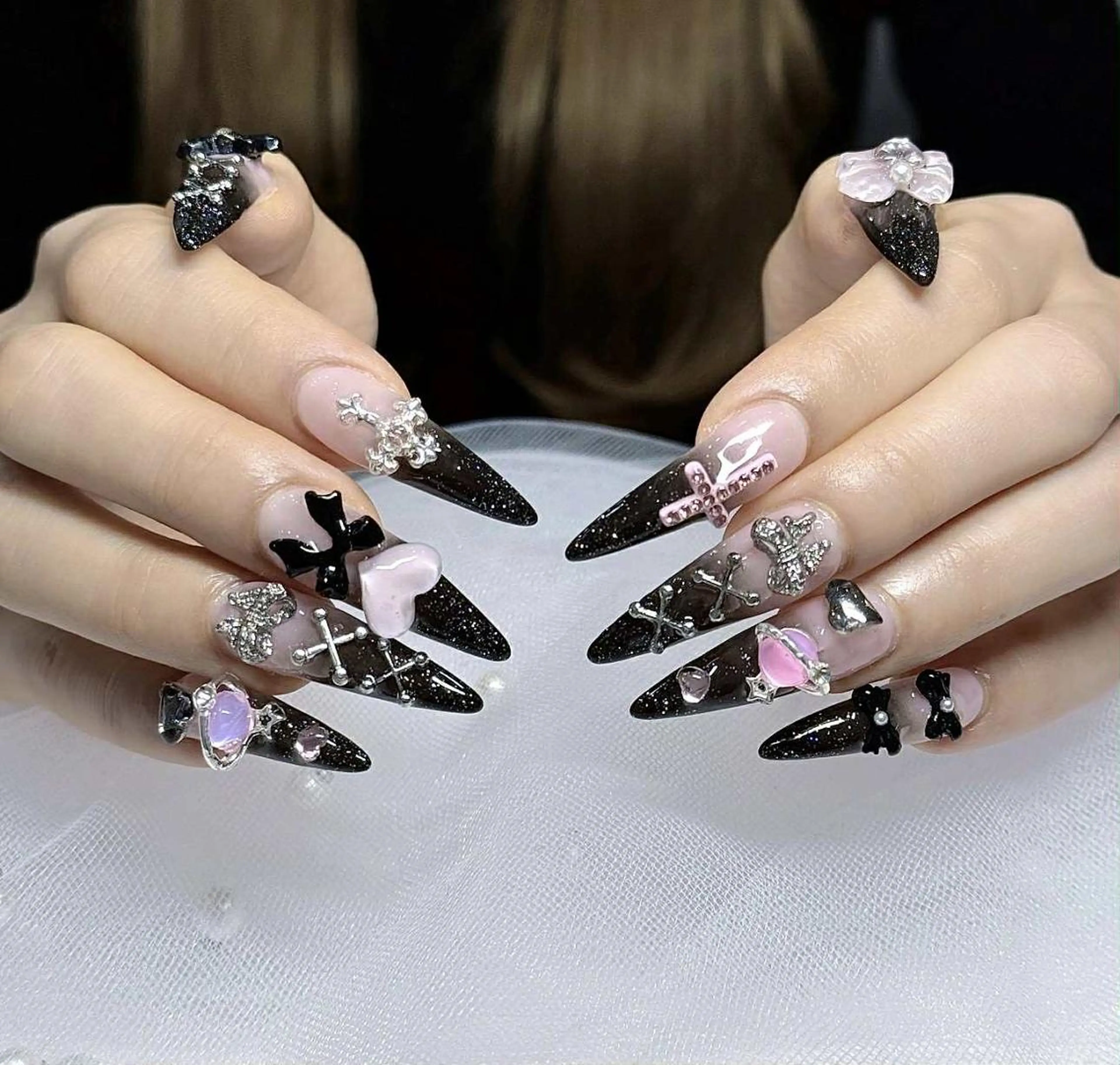 ロング 韓国風ヘア ハンドネイル Bling Salonのネイルデザイン