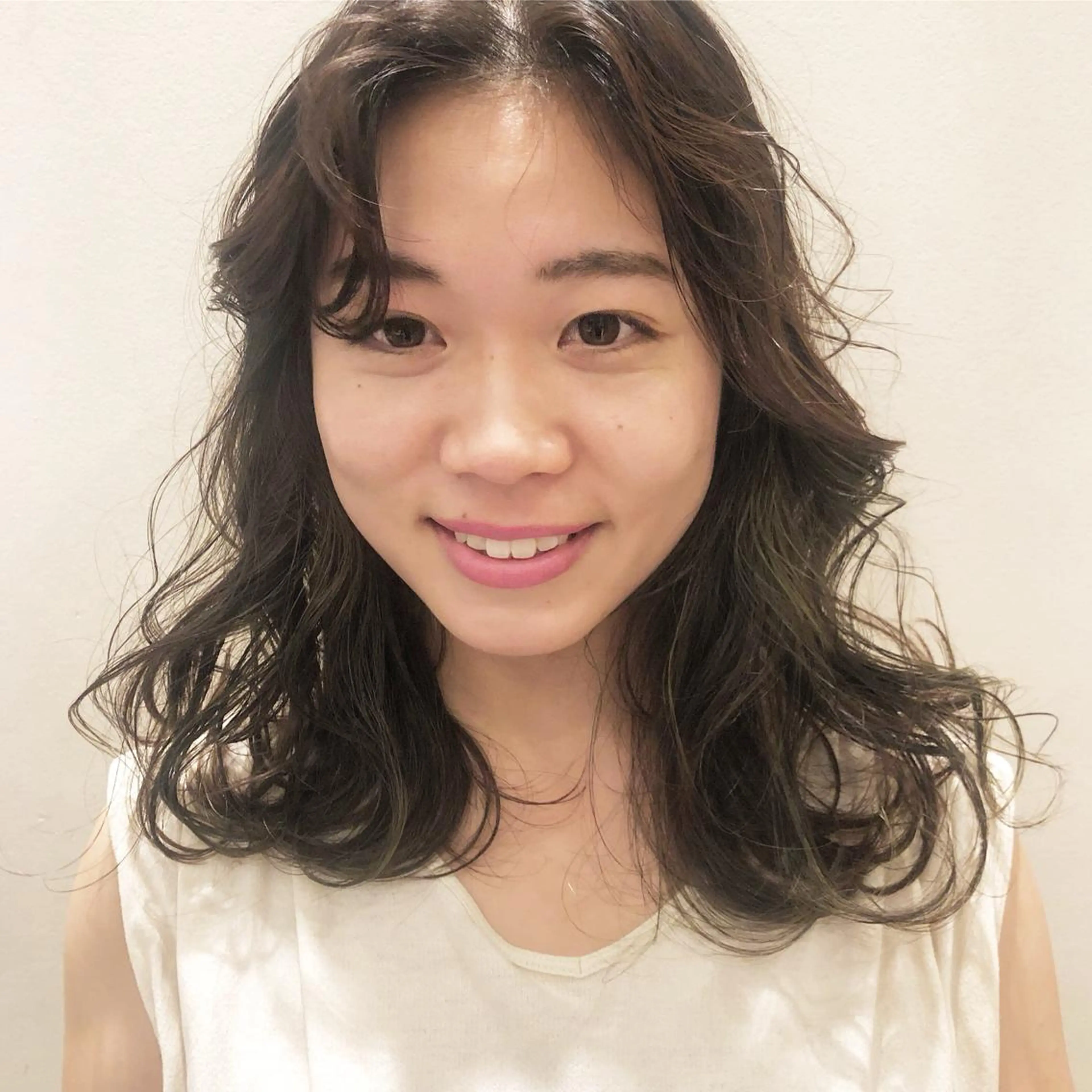 ミディアム カラー パーマ ハイライトカラー ハイライト ニシダヒカリ🌙 髪質改善×似合わせのヘアスタイル