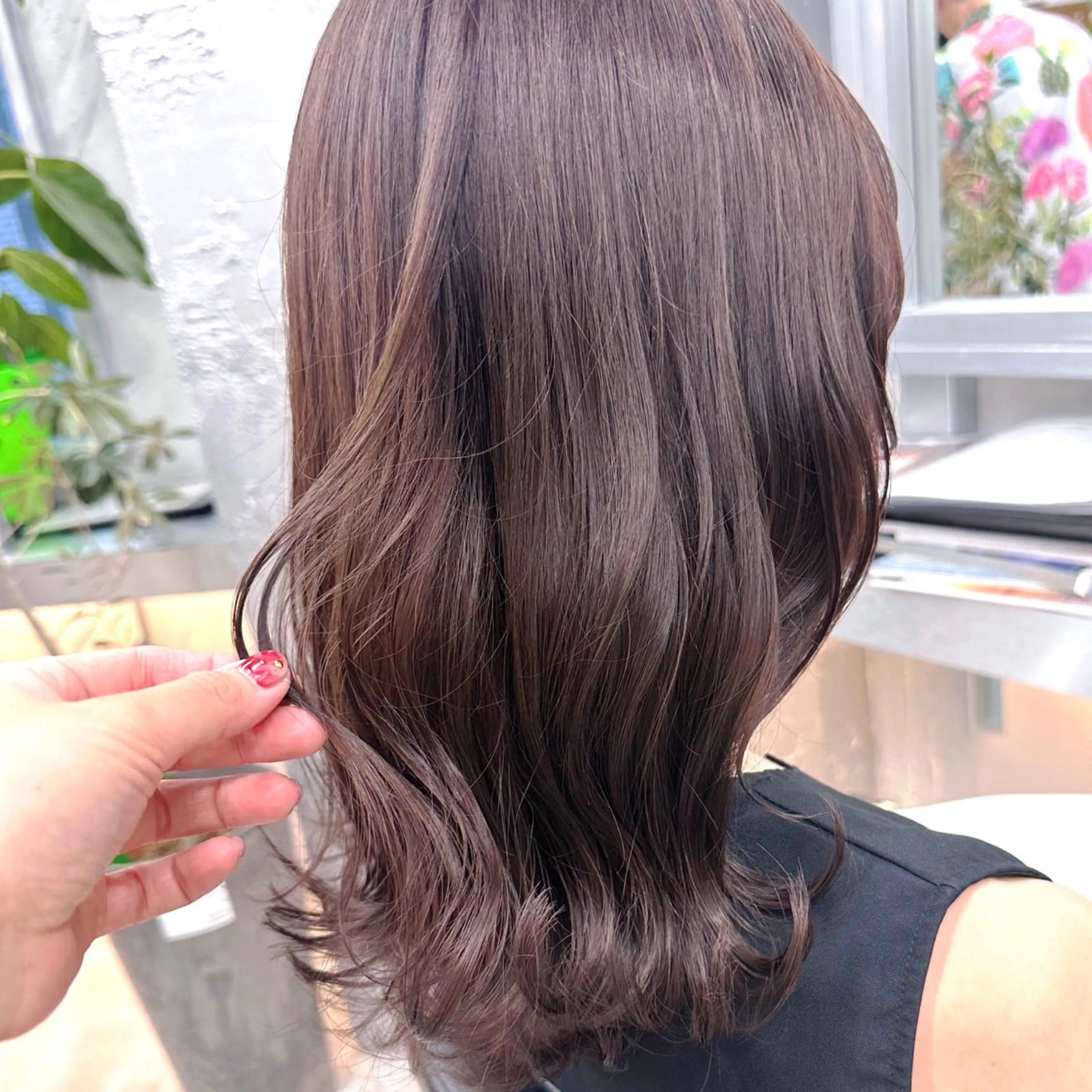 ミディアム カラー カット ヘアカラー トリートメント 岡野 静華のヘアスタイル