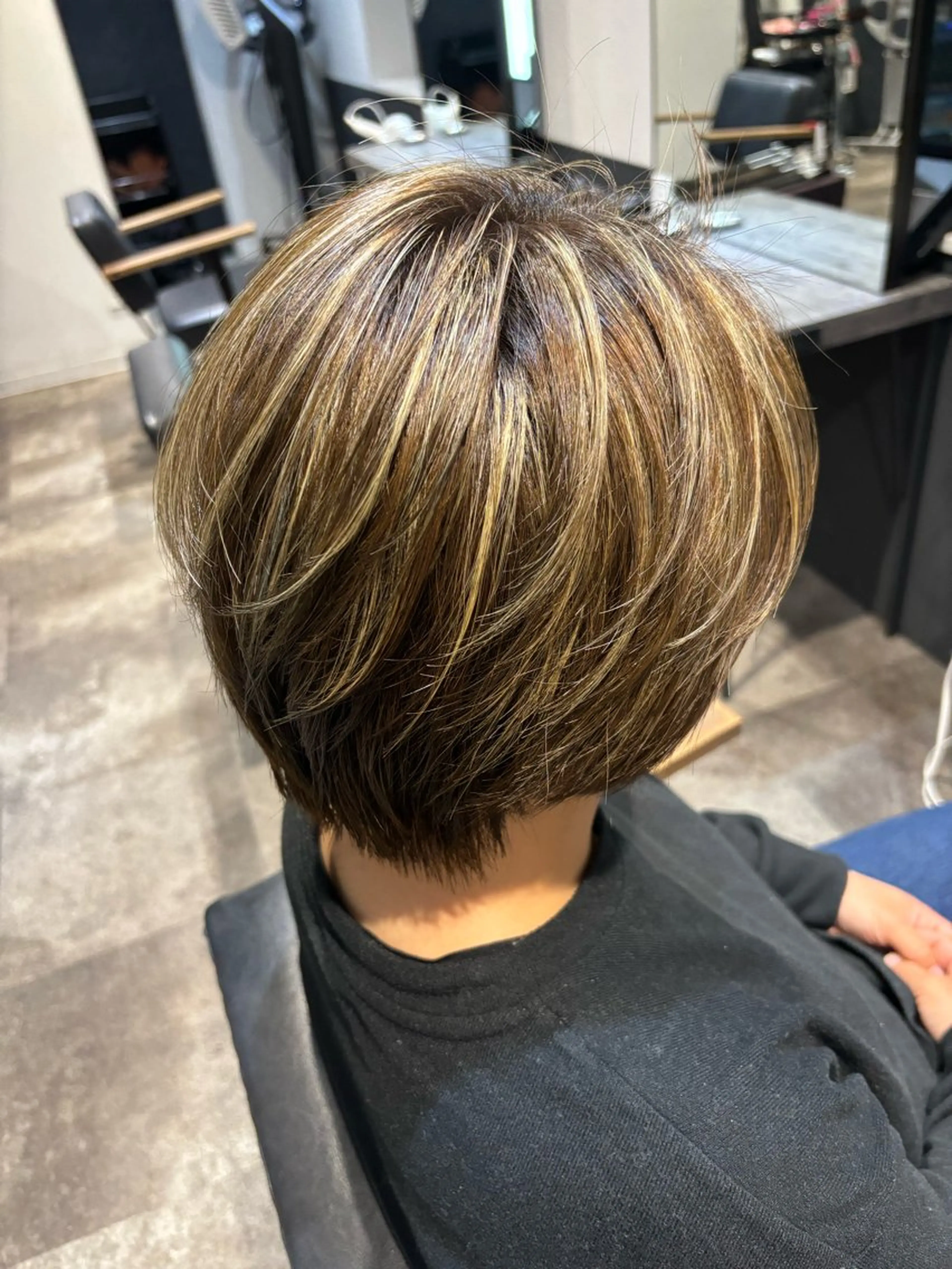 ショート カラー ハイライトカラー ハイライト カット ヘアカラー 穐田 航のヘアスタイル