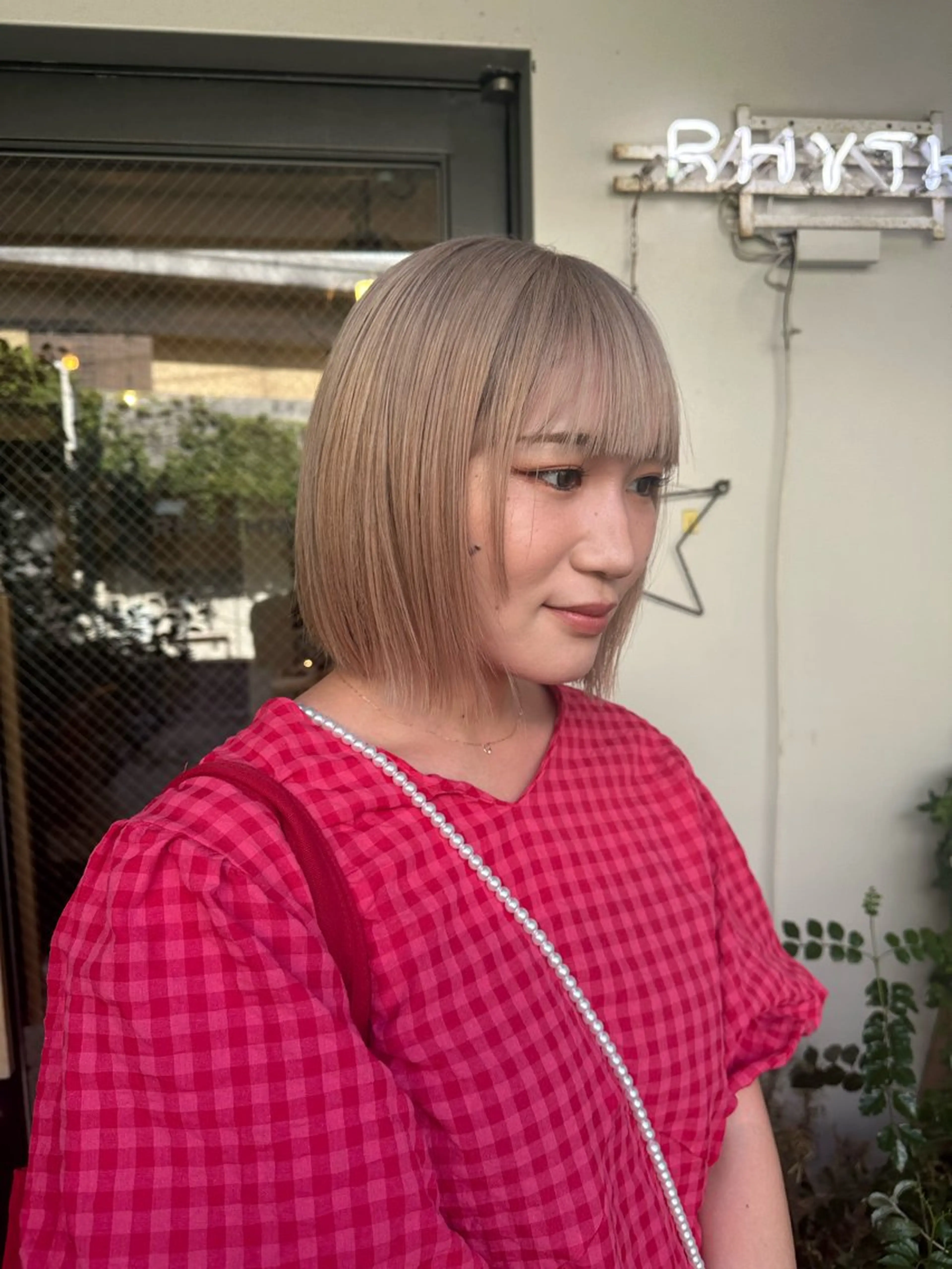 ショート カラー ベージュカラー ブリーチ ホワイトベージュ ✂︎岡根 京花✂︎のヘアスタイル