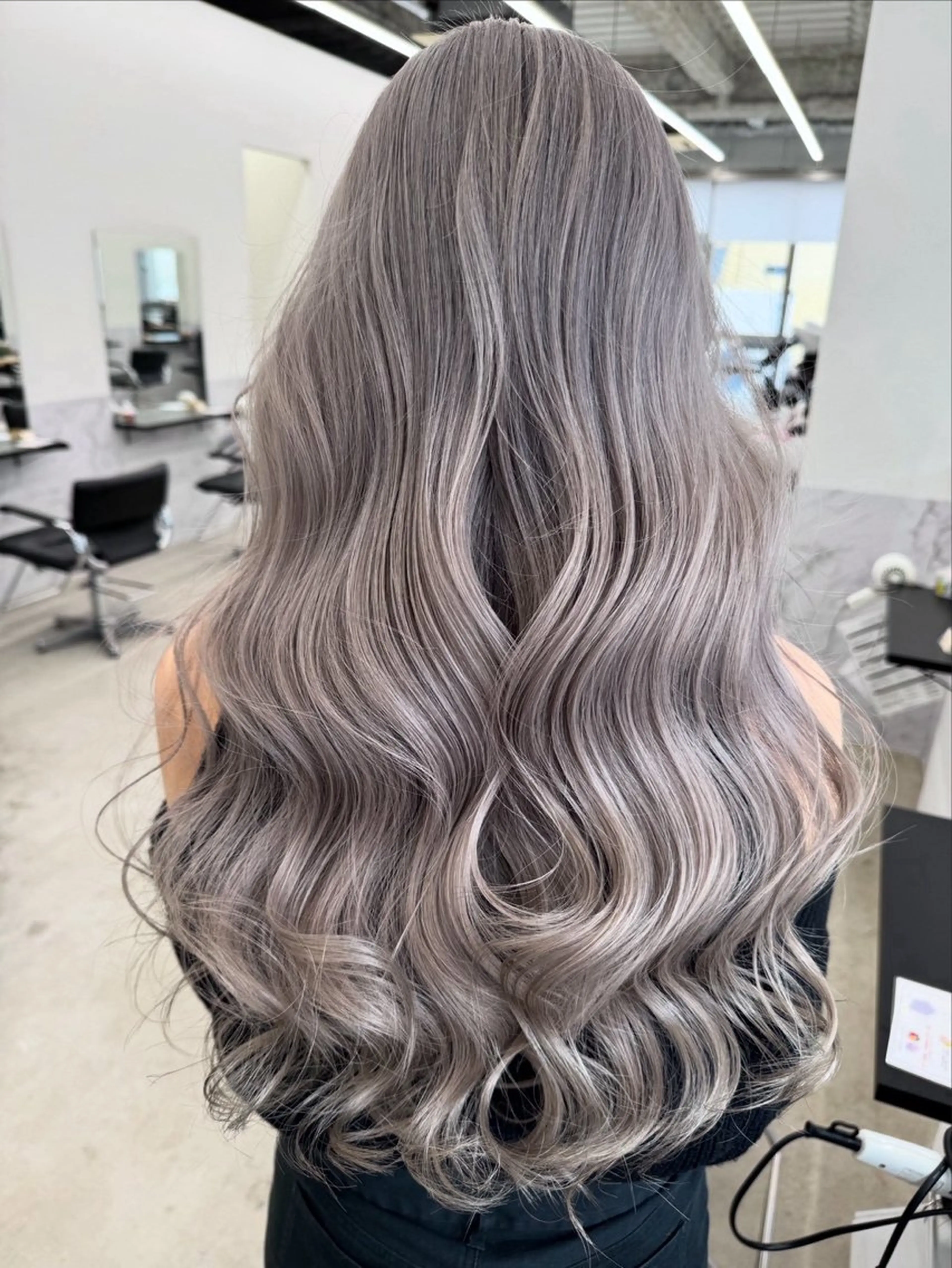 カラー 透明感カラー ハイトーンカラー ヘアカラー 大口 咲来のヘアスタイル