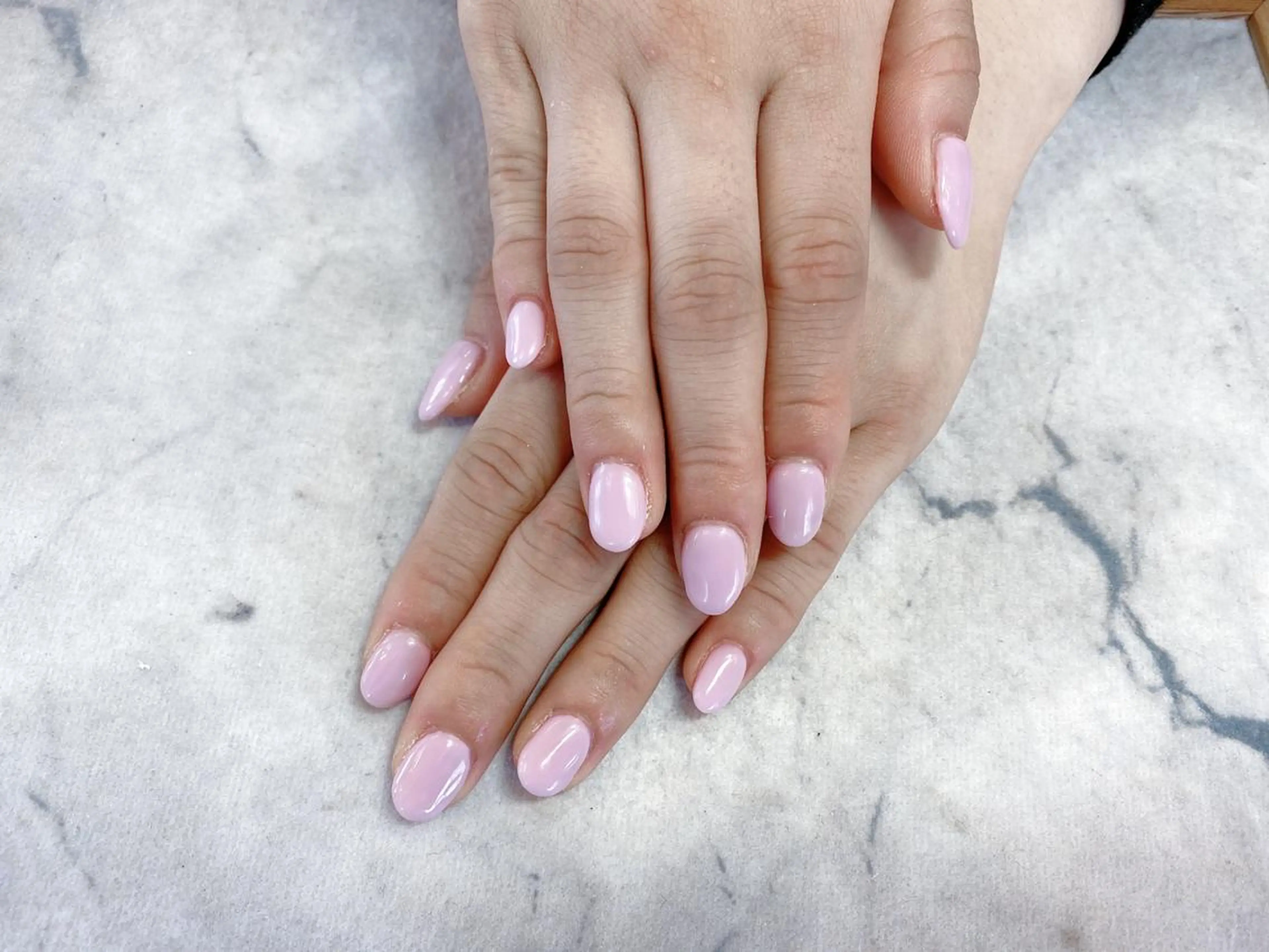 ネイル ネイルリボン 受付スタッフのネイルデザイン