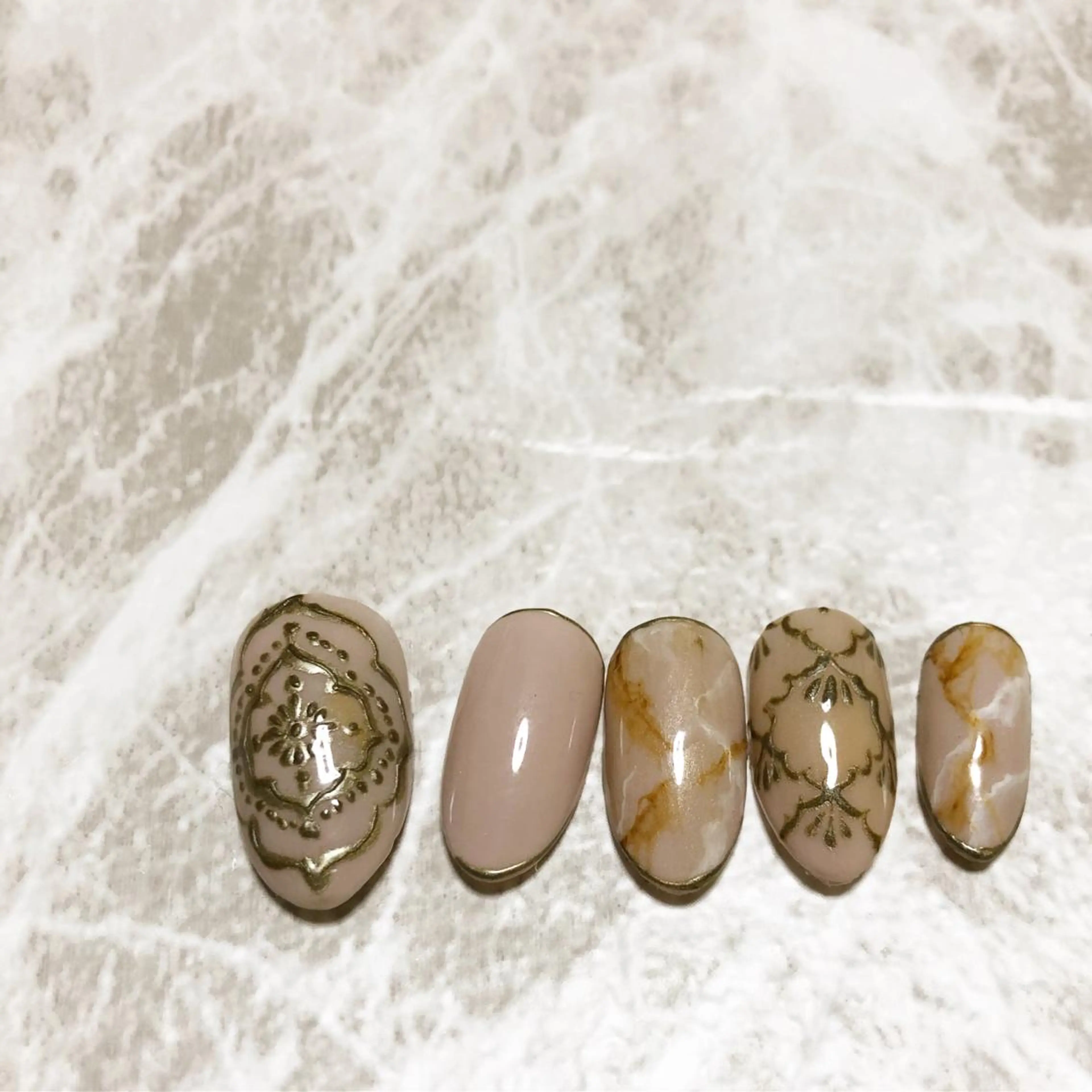 ネイル ストーンネイル thrush nailsのネイルデザイン