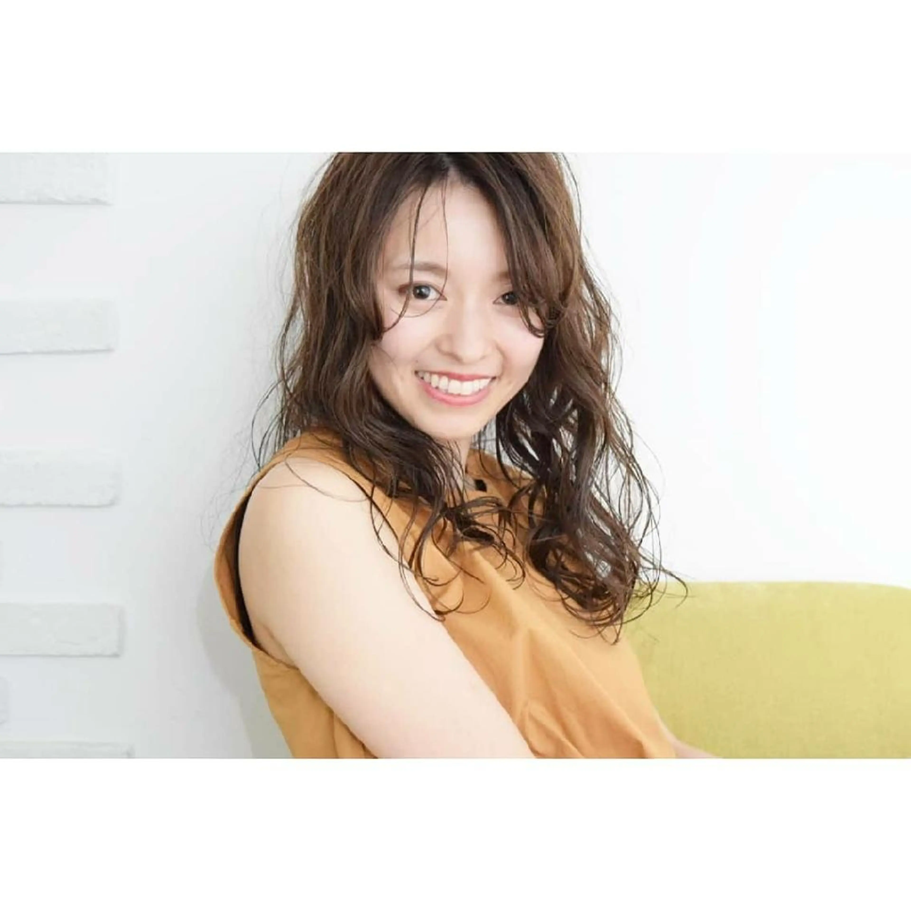 セミロング パーマ カラー みなみ ゆうすけのヘアスタイル