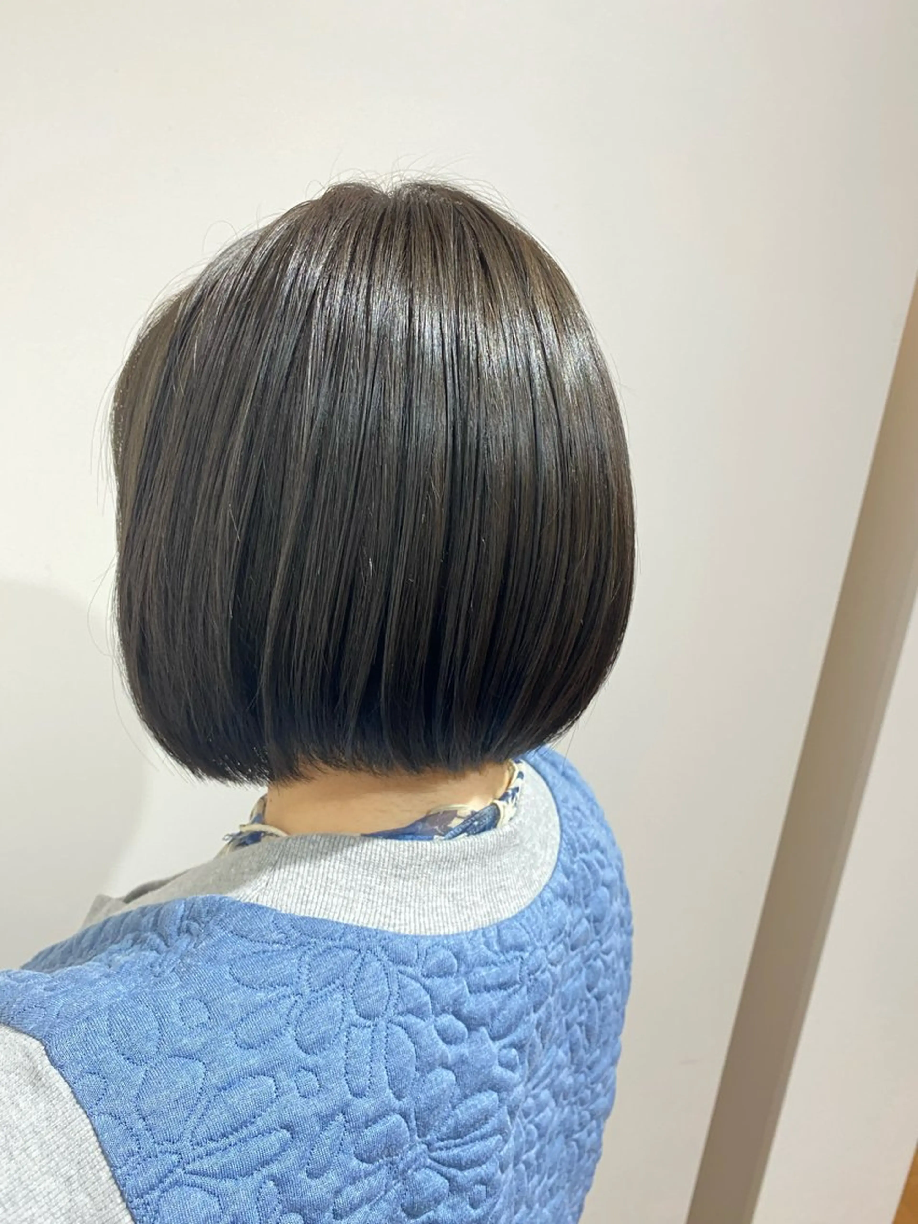 ミディアム カラー アッシュ オリーブアッシュ ボブ 暖色系カラー まおのヘアスタイル