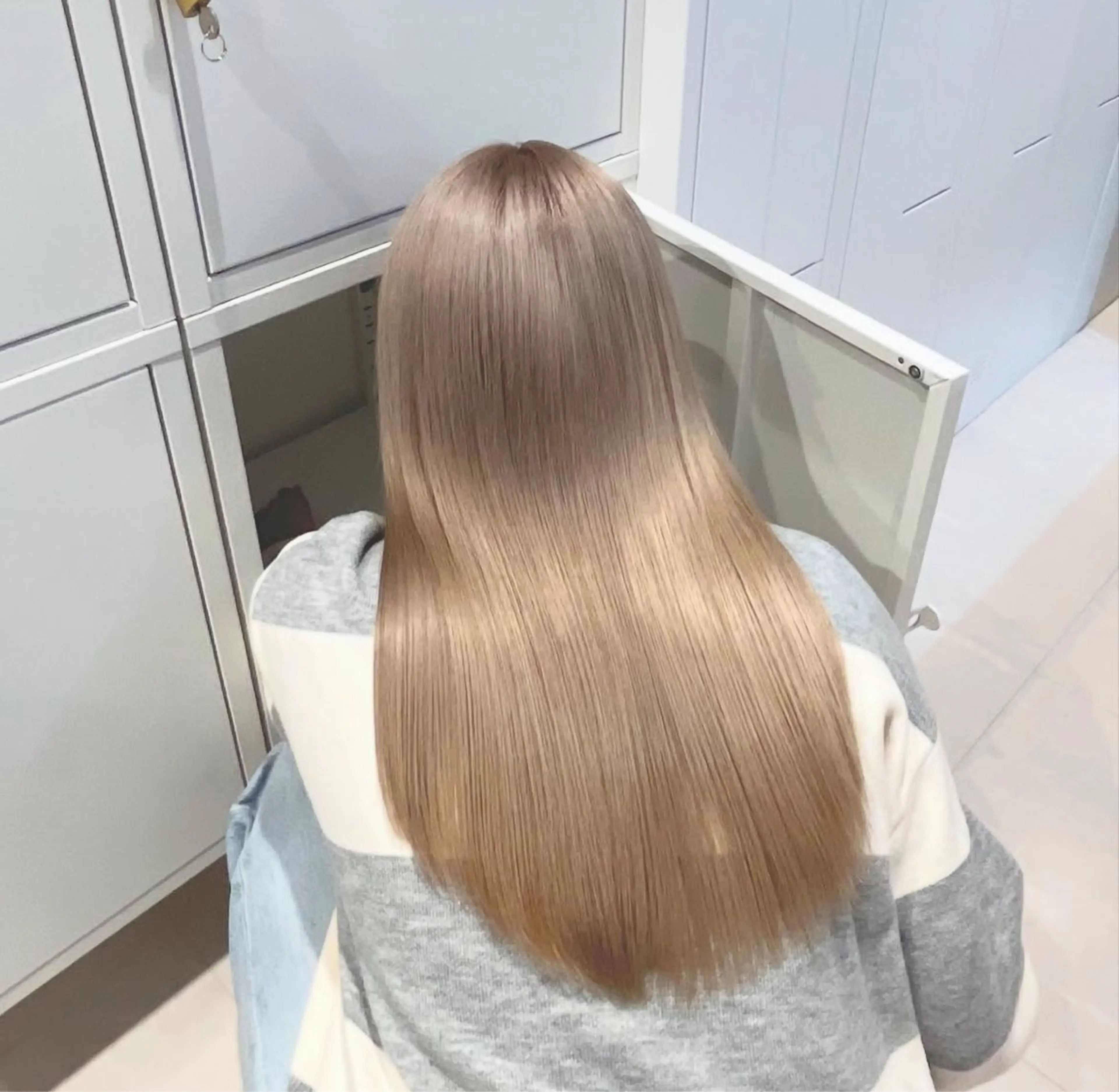 カラー ベージュカラー ミルクティーベージュ ニトウ レイナのヘアスタイル