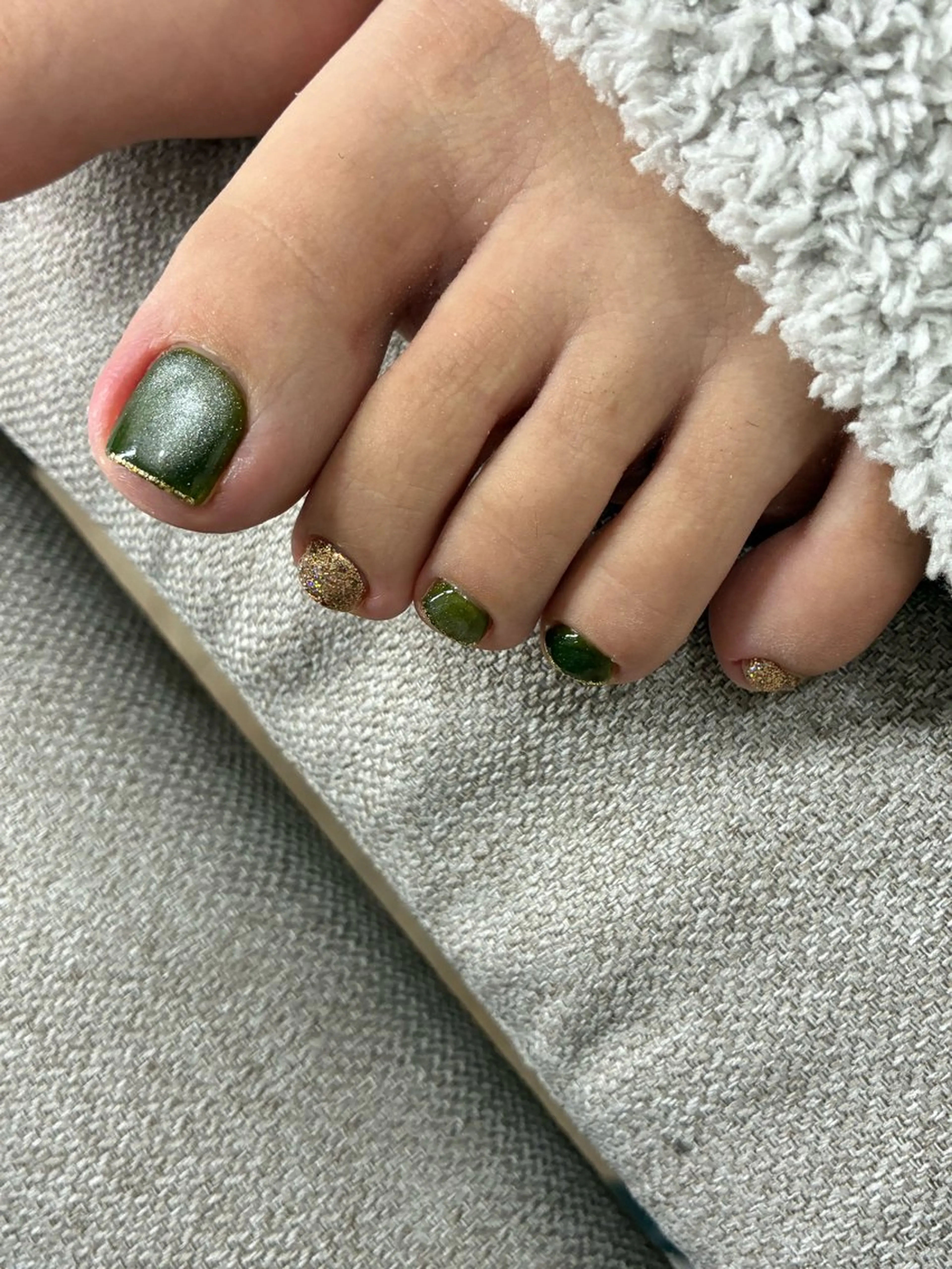 ネイル グリーン ニュアンスネイル MIKA 🍊のネイルデザイン