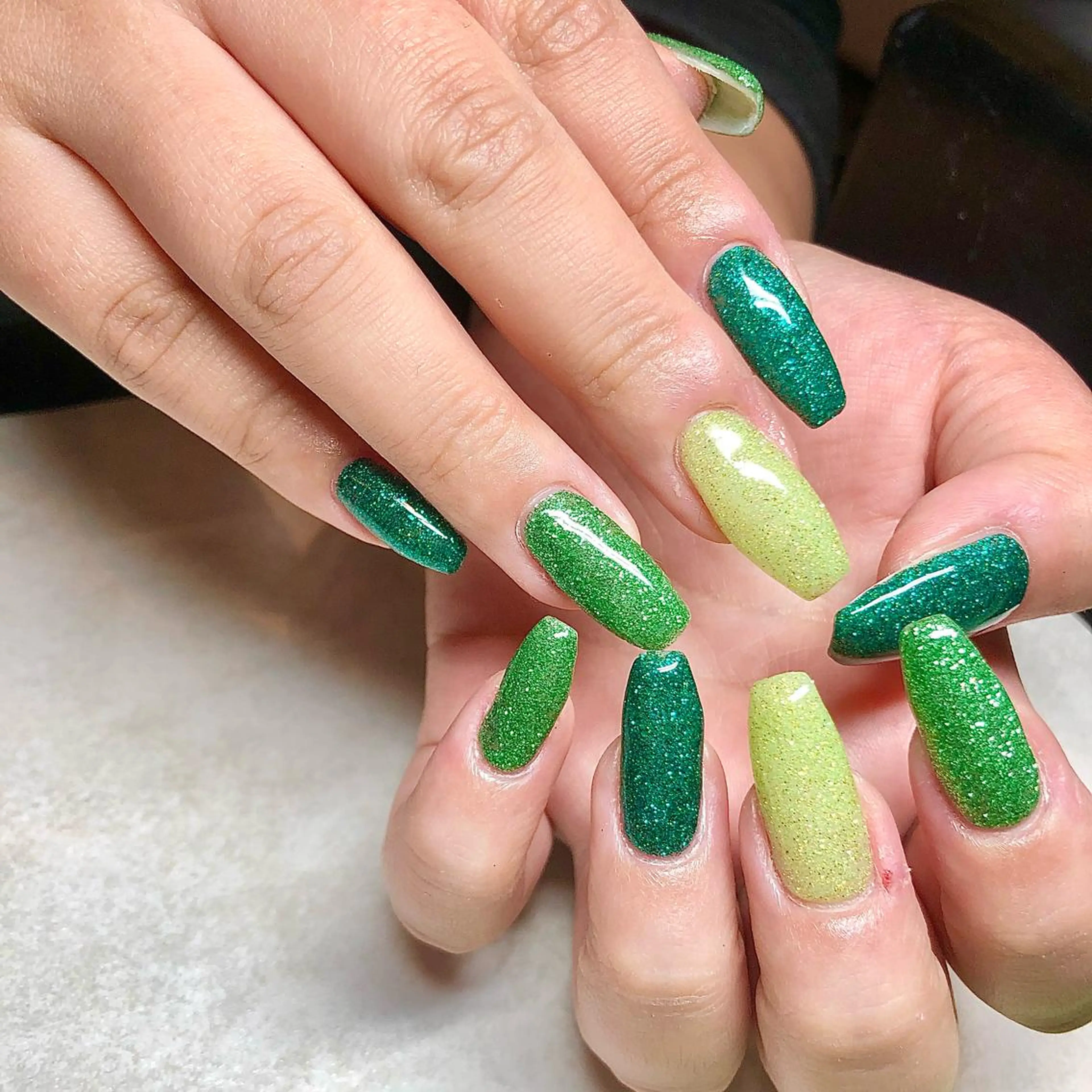 ネイル グリーン ワンカラーネイル シンプルネイル ハンドネイル tiare ayaのネイルデザイン