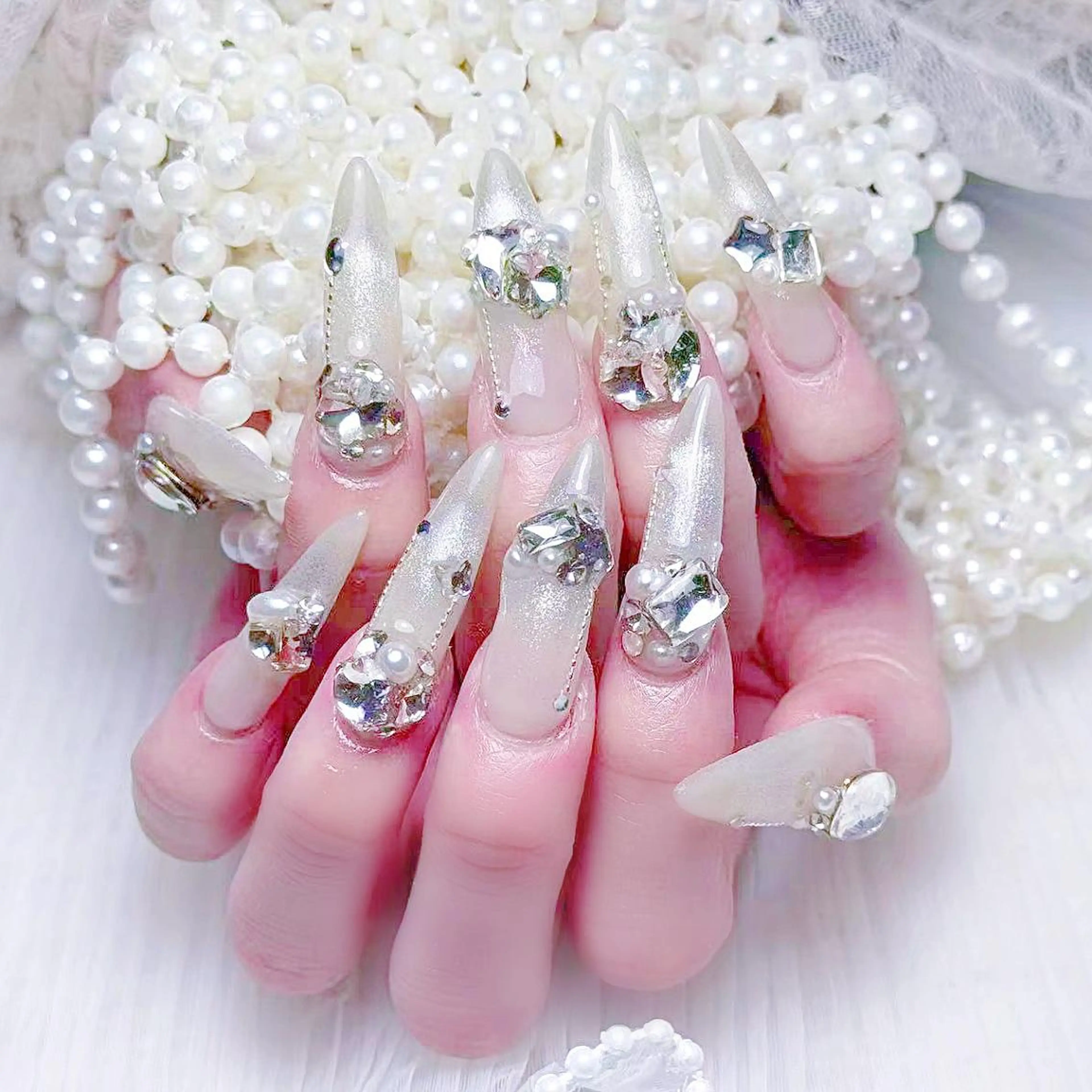 ネイル アートネイル オーロラネイル 長さ出し フットネイル ガーリー ハンドネイル 🎀まゆ 🪽🐾のネイルデザイン