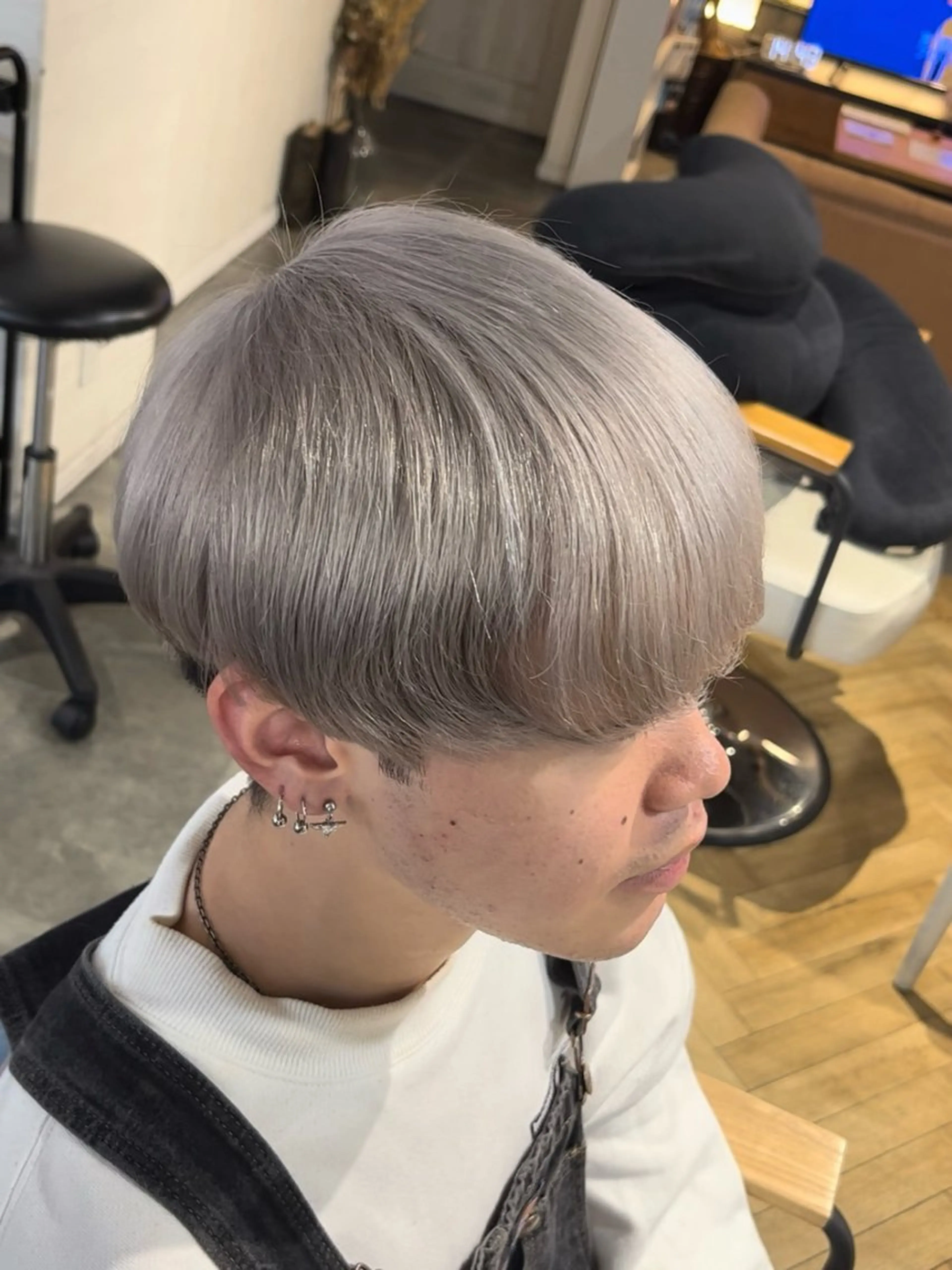 ショート カラー メンズ メンズブリーチ ブリーチ シルバー ホワイトシルバー カット ヘアカラー トリートメント umber  royce所属・🫟メンズスタイル 特化型マナ🫟のヘアスタイル