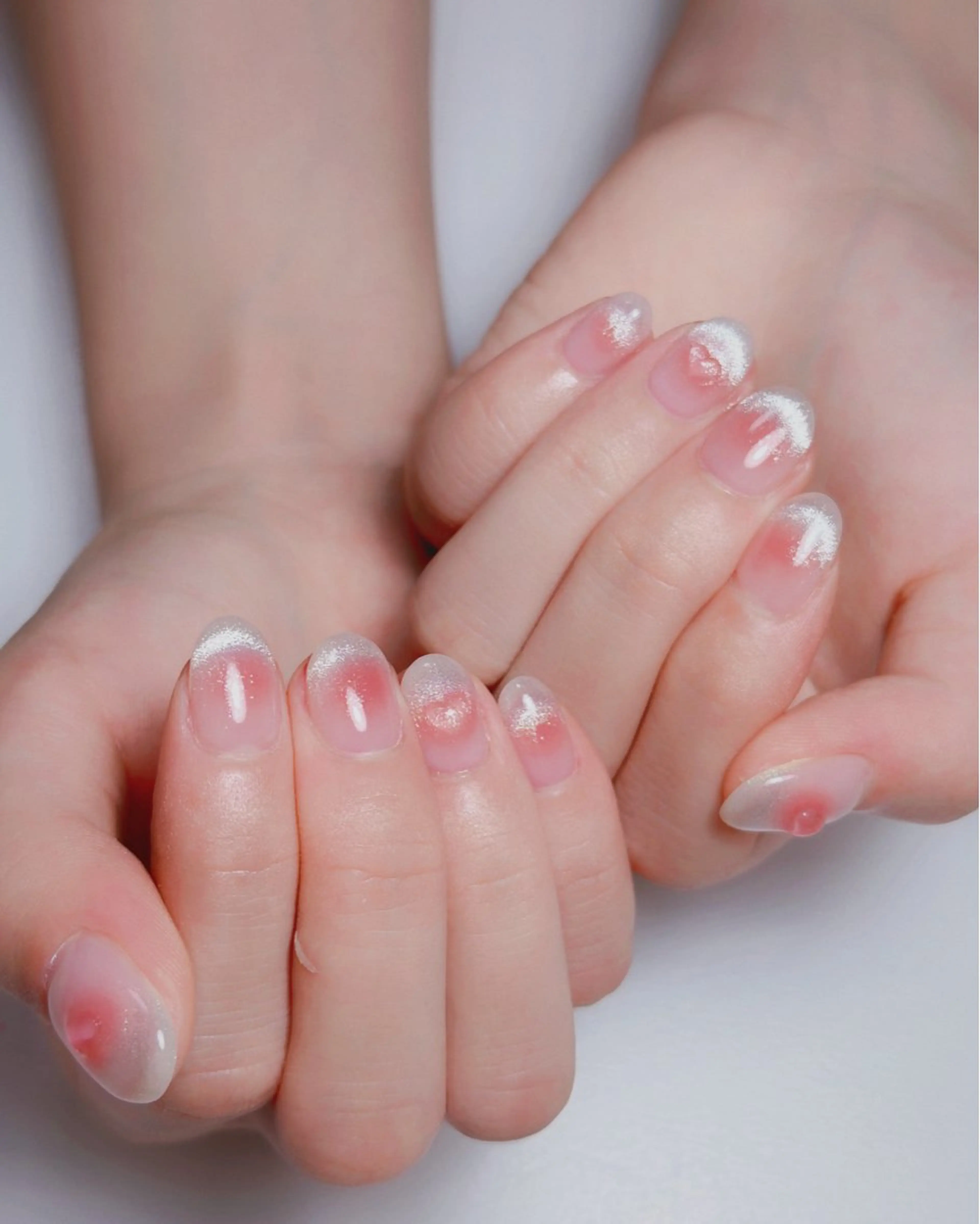 ネイル オーロラネイル 長さ出し フットネイル ラメ(グリッター) ラメグラデーション ハンドネイル 👍thumbs up nail👍のネイルデザイン