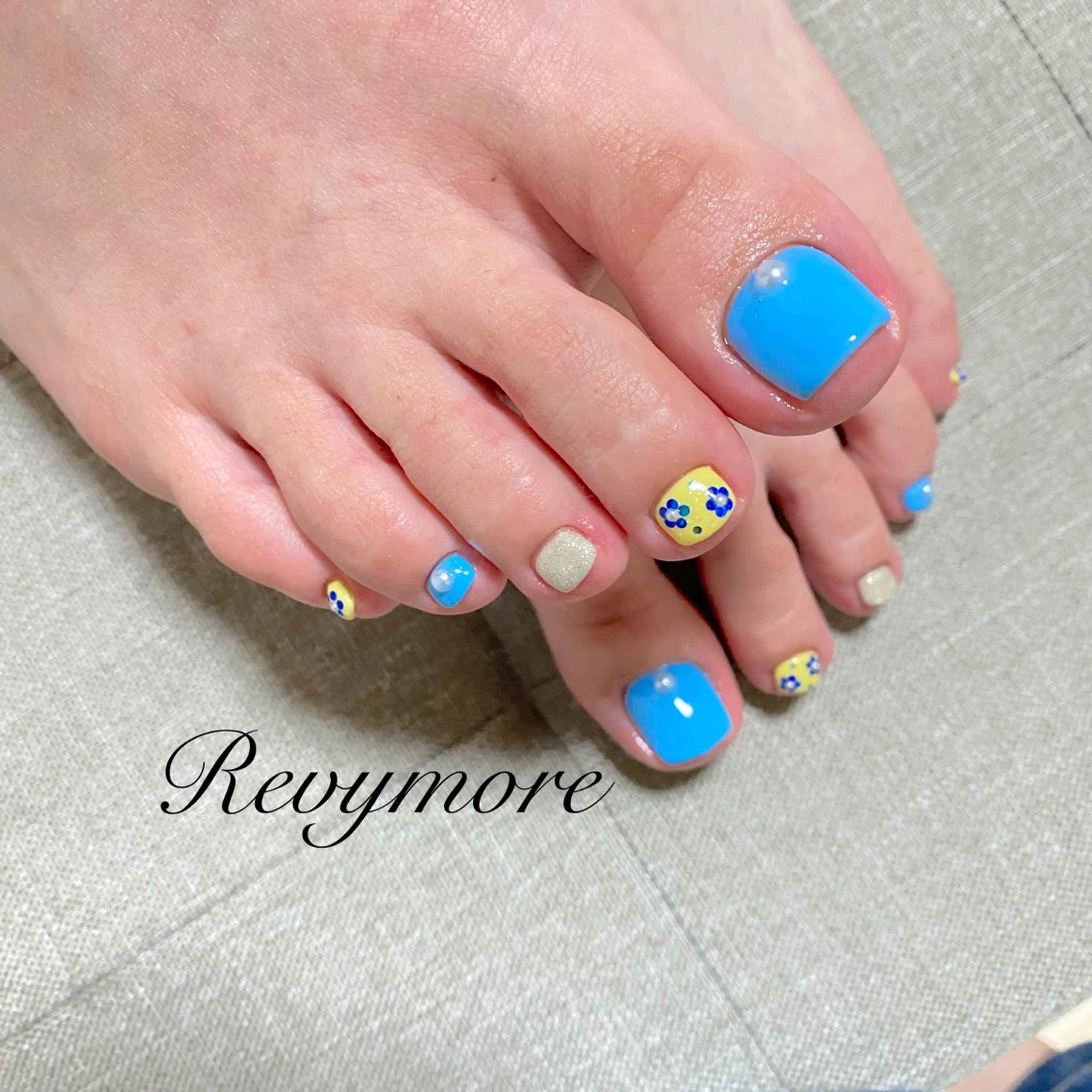 ネイル フラワーネイル ジェルネイル キラキラネイル 韓国ネイル ニュアンスネイル nail salon Revymoreのネイルデザイン