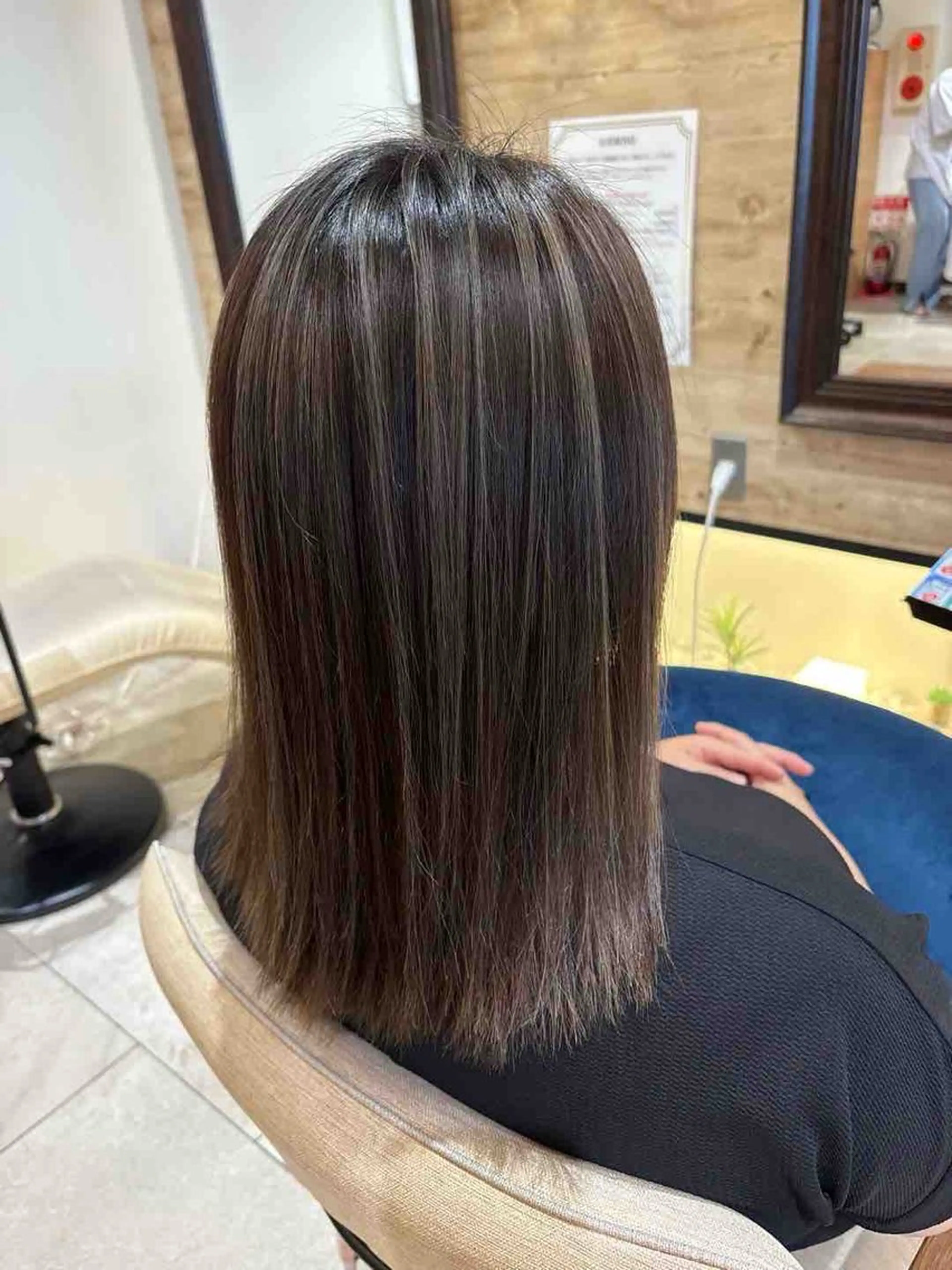 セミロング ヘアカラー 🩵岡村 菜々子🩵のヘアスタイル