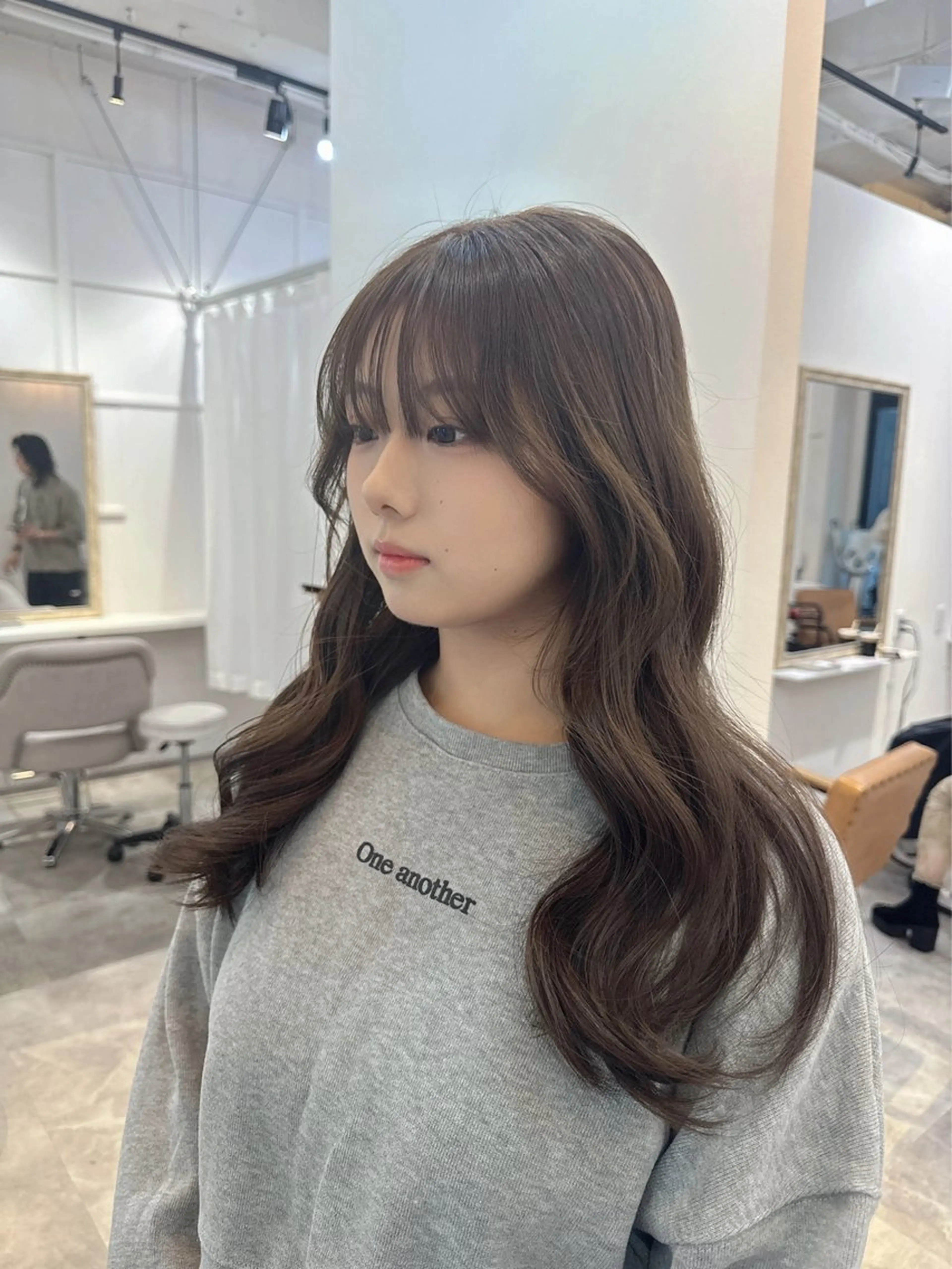 ロング カラー アッシュ アッシュブラウン ベージュカラー 黒髪 ブリーチ カット ヘアカラー トリートメント 赤み無し柔らかカラー 【梅田】madokaのヘアスタイル