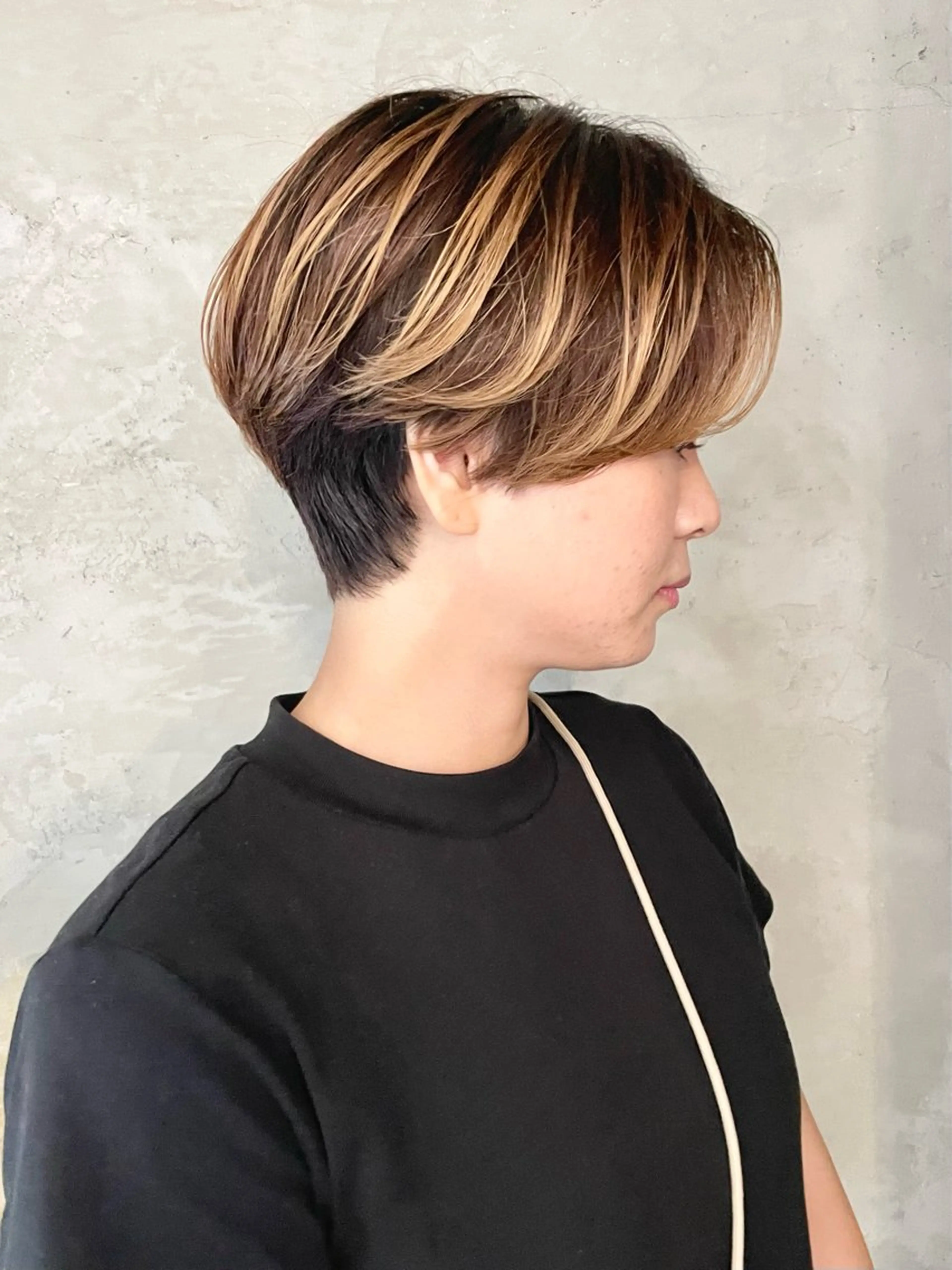 ショート カラー 岡田 恭明のヘアスタイル