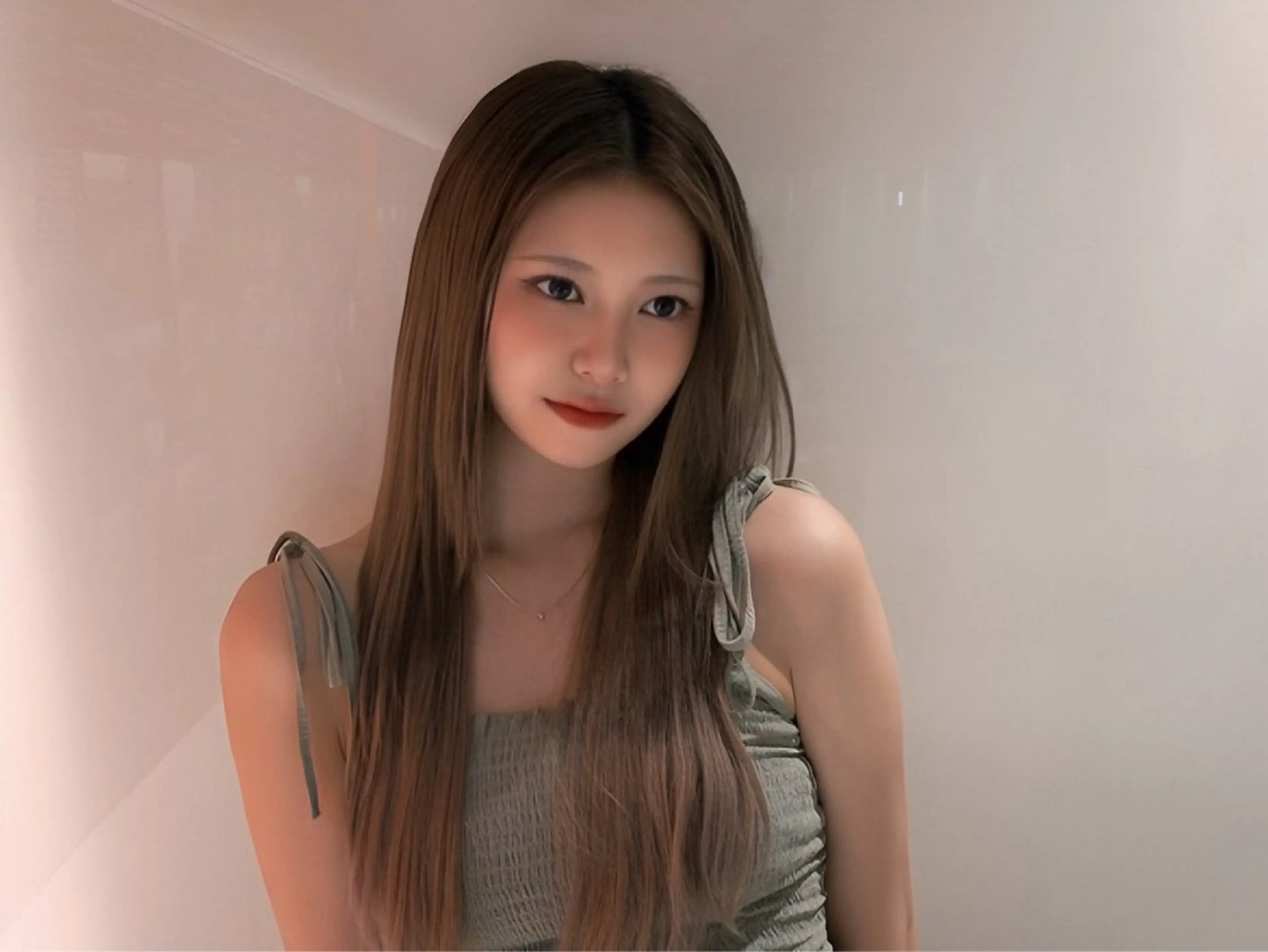 ロング カラー ベージュカラー ブリーチ 透明感カラー ハイトーンカラー ヘアカラー トリートメント 紅都🫧透明感 水光カラー🫧のヘアスタイル